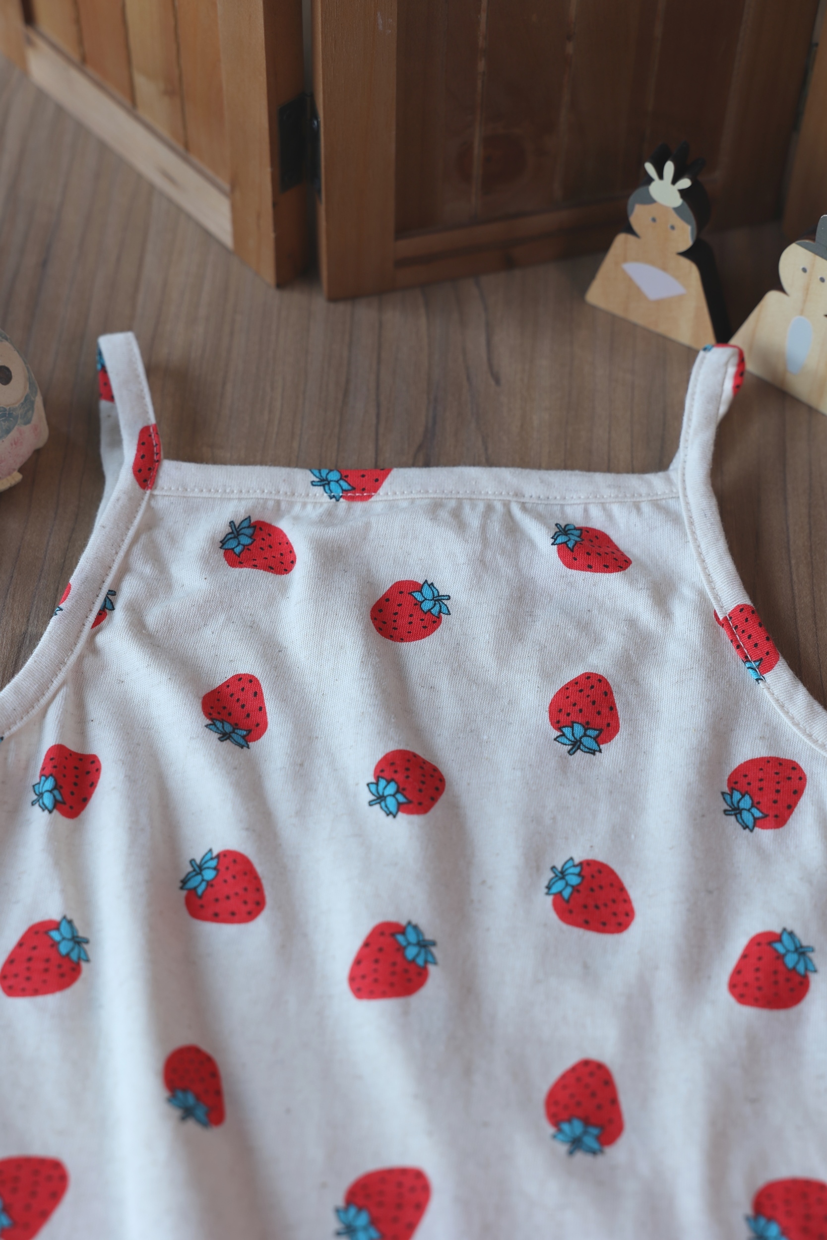 草莓日記細肩上衣