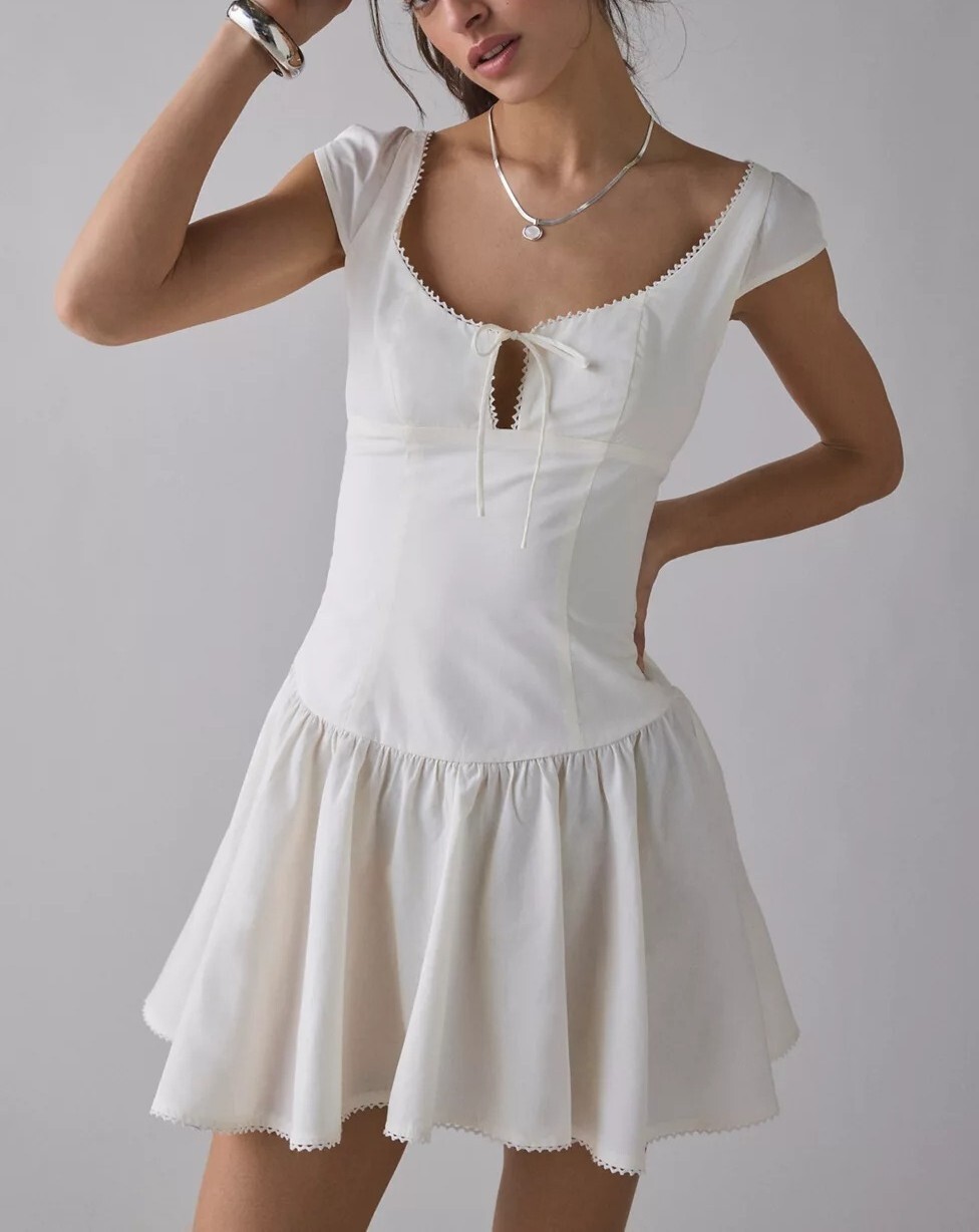 White Flare白色手勾蕾絲領低腰小傘洋裝