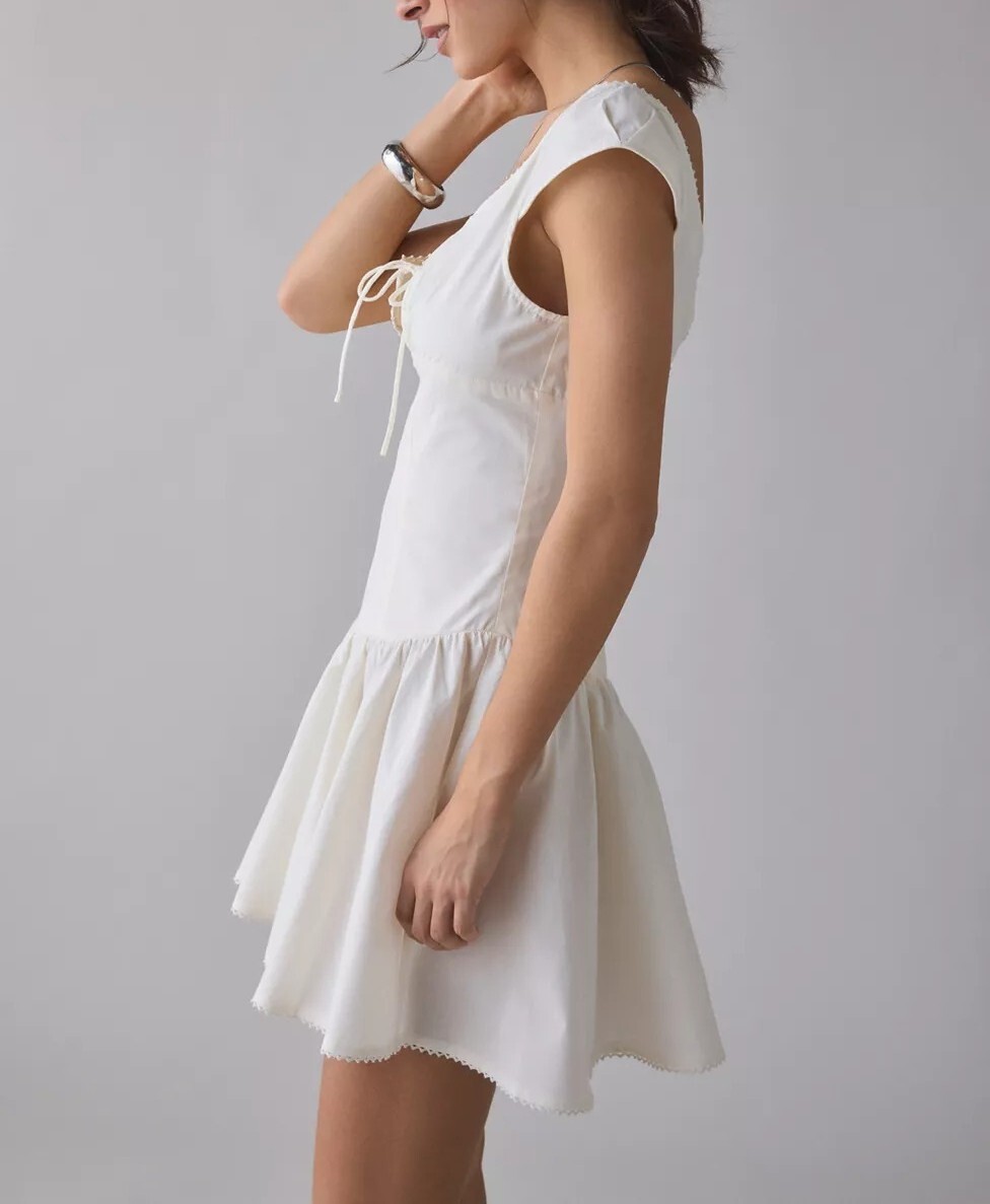 White Flare白色手勾蕾絲領低腰小傘洋裝