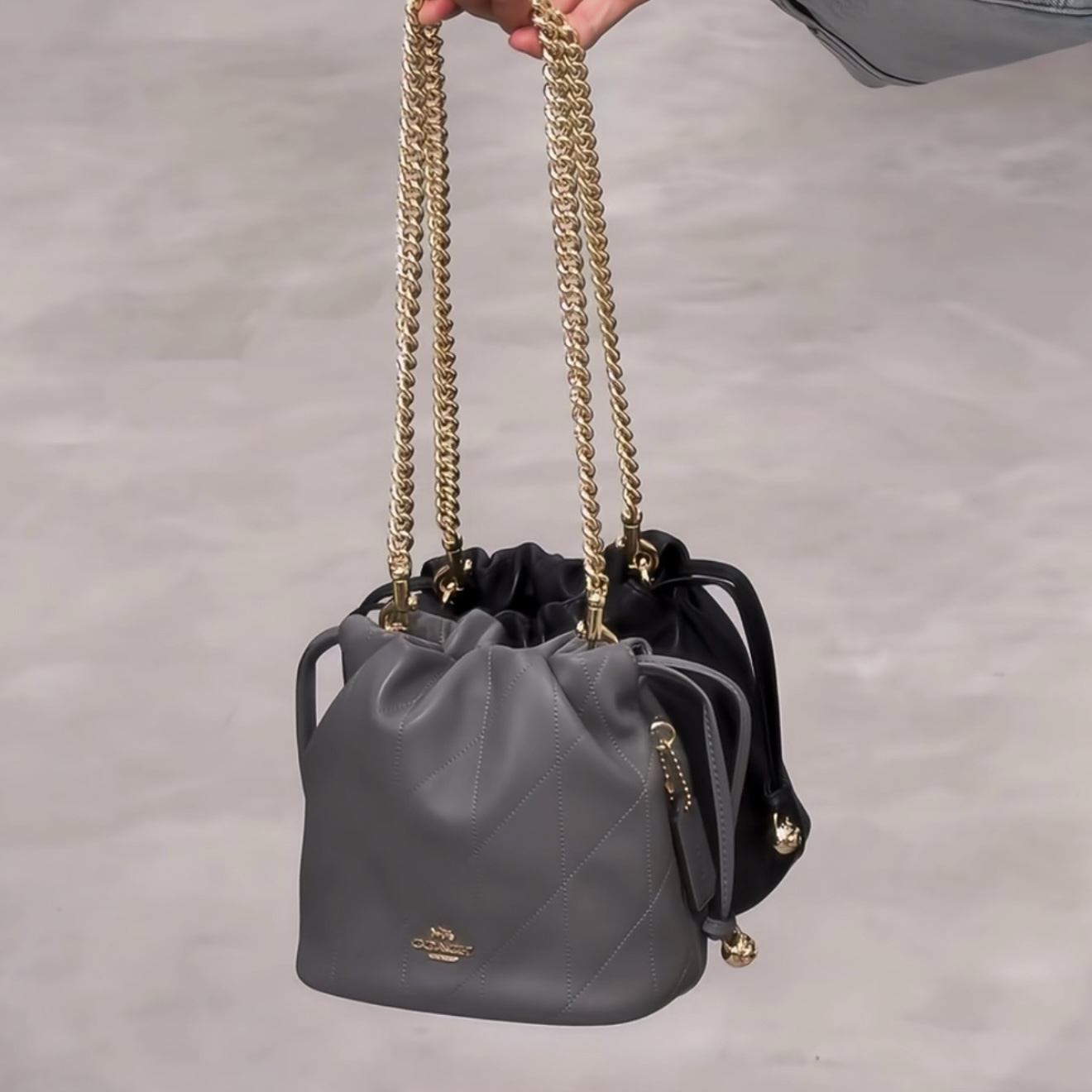 ❰ 預訂 ❱ Coach Faye Mini Drawstring Bag