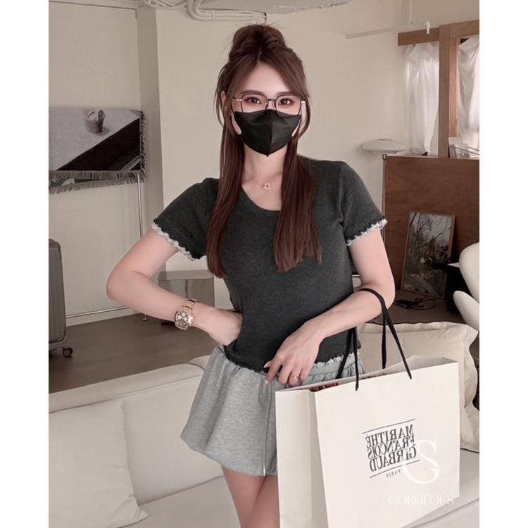 G2006 「韓妞接色木耳邊上衣」