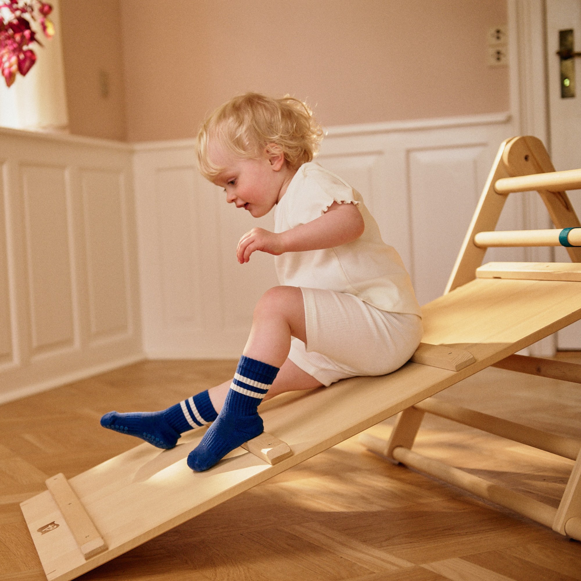 丹麥GoBabyGo 無縫運動防滑襪 - True Blue