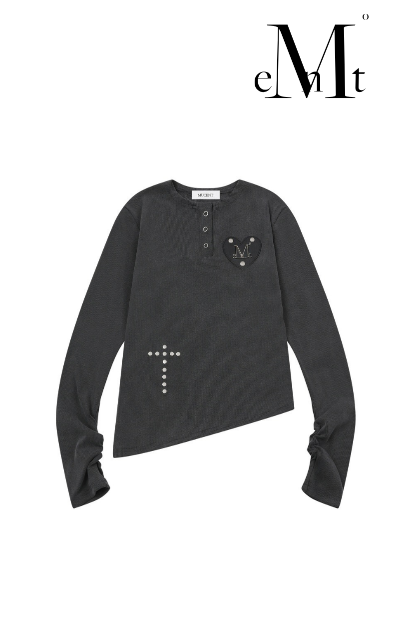 【 4/19收單 】MUCENT ZEND 愛心金屬牌 不對稱長袖上衣 韓國