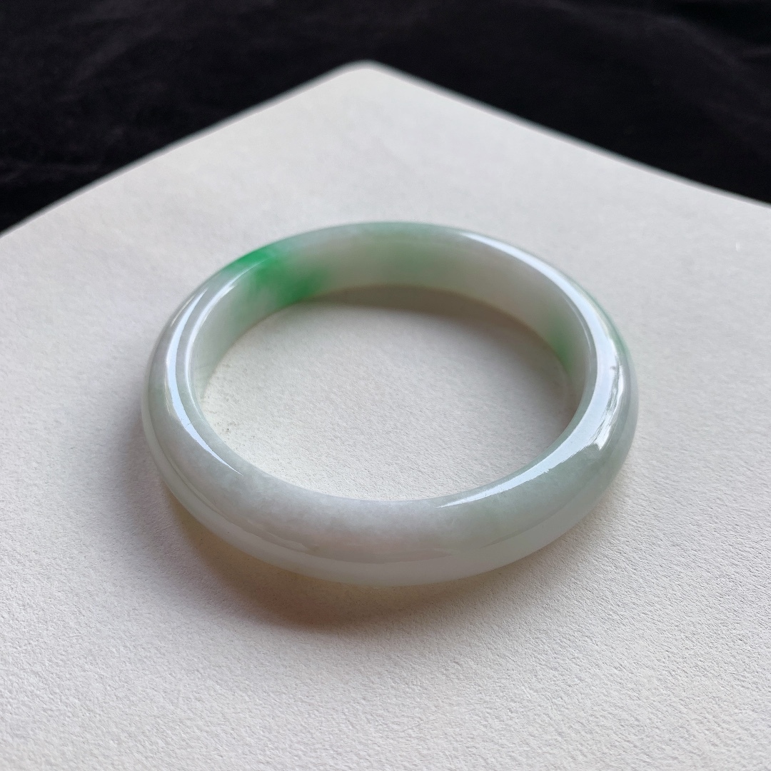 324140 63mm飄綠翡翠正圈手鐲 (62以上)