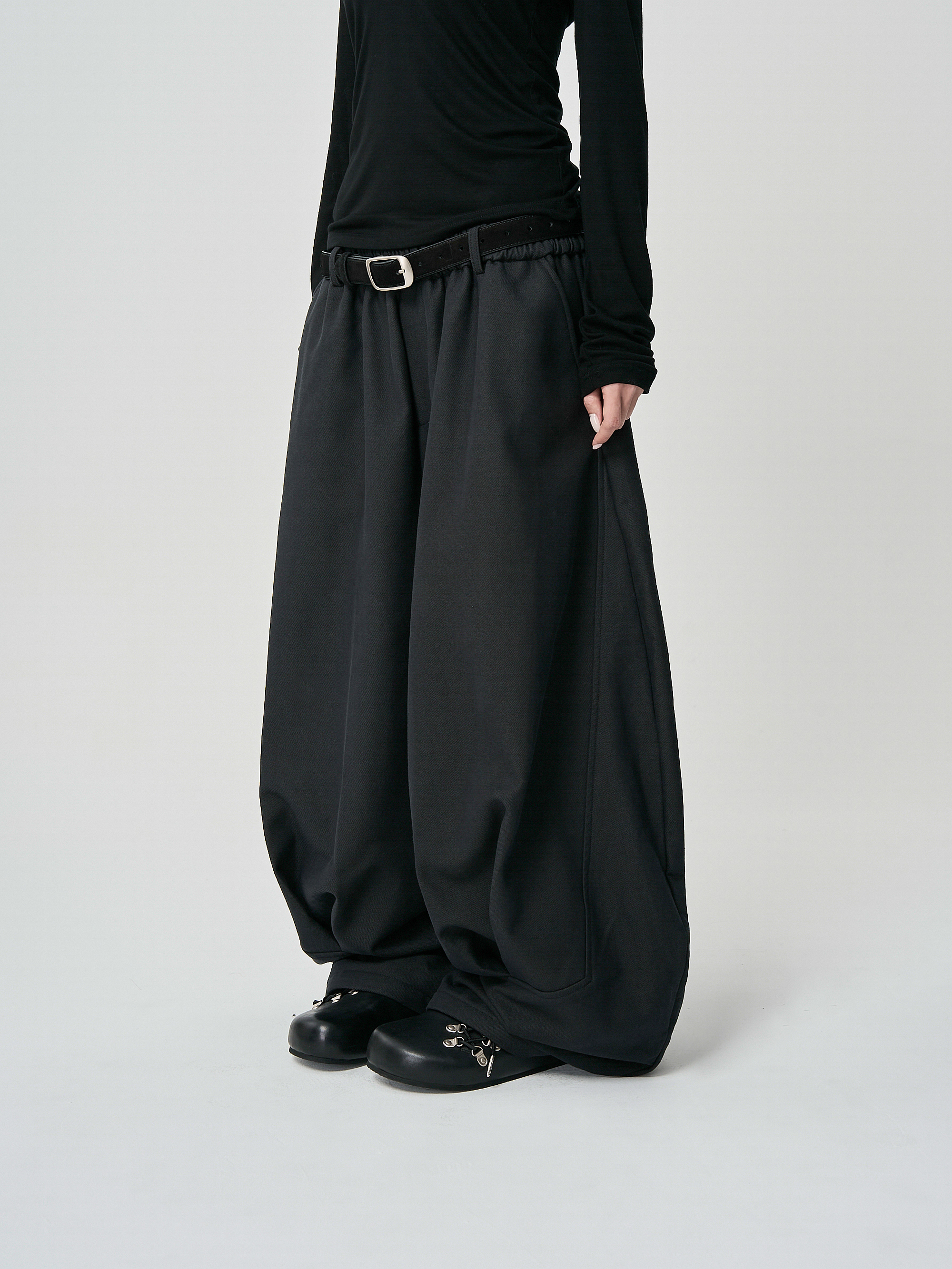 空間輪廓繭形長褲-黑