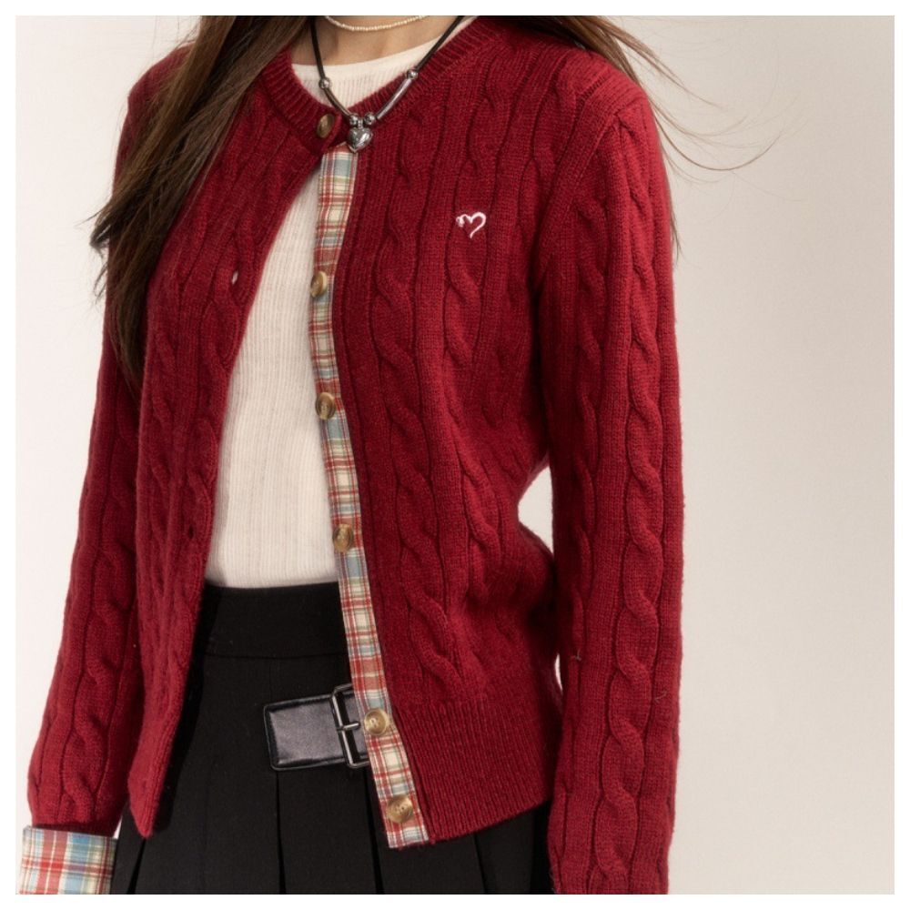 【ASister 小姊姊 】AS2225#針織外套☆圓領*刺繡小愛心麻花拼接格紋*毛衣針織外套(2色 F)