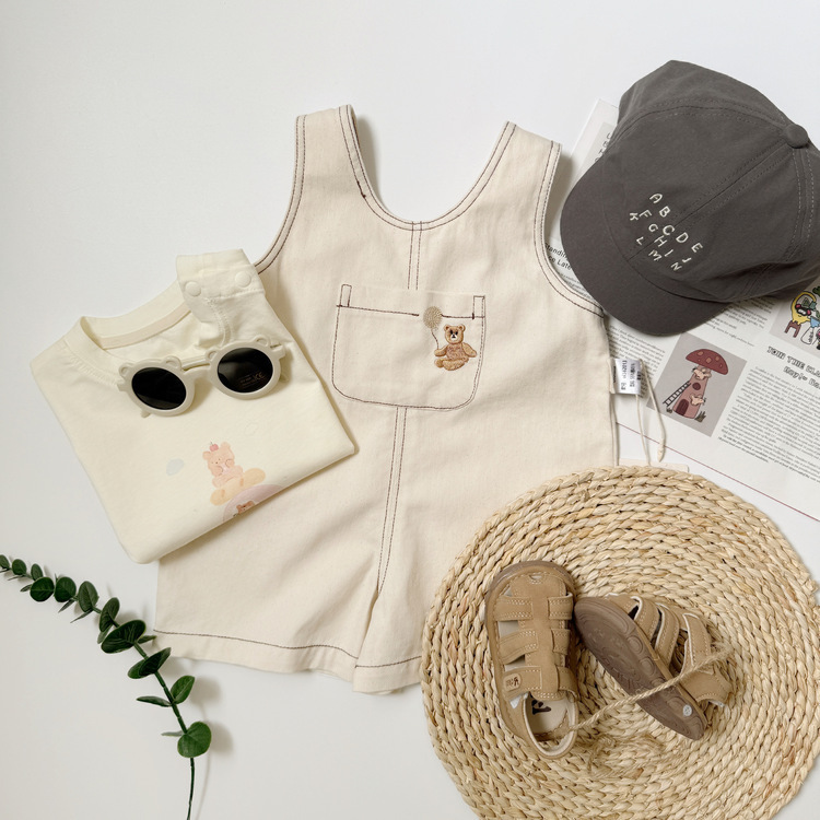 刺繡小熊吊帶褲