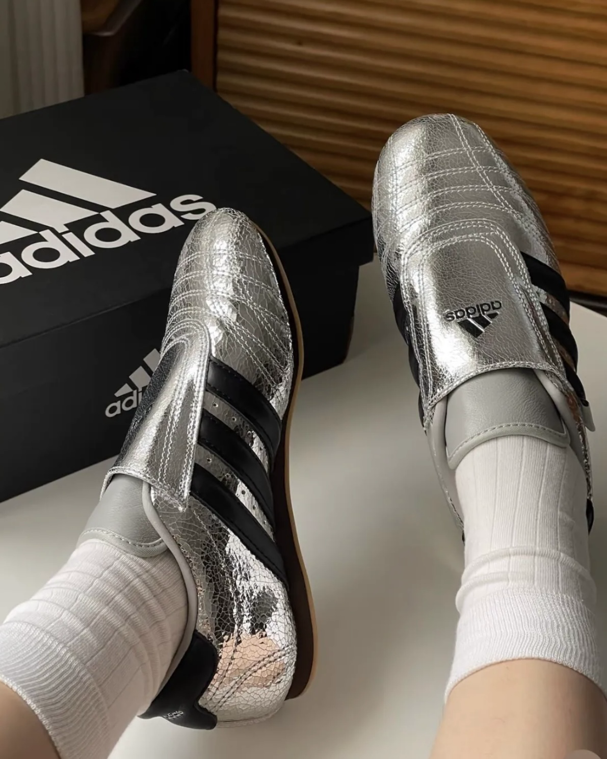 Adidas Taekwondo 爆裂銀銀黑色裂紋皮革跆拳道鞋膠底女鞋JH9664