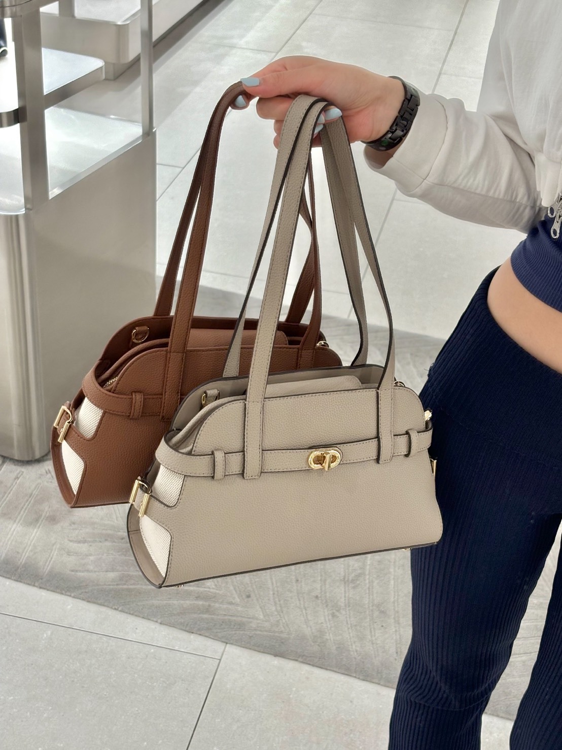 CHARLES & KEITH 小CK 26 貝殼 法棍包