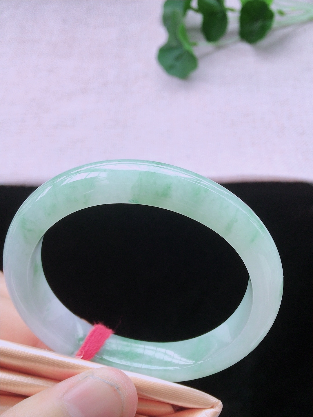 324144 51mm飄花翡翠貴妃手鐲 (50-52)