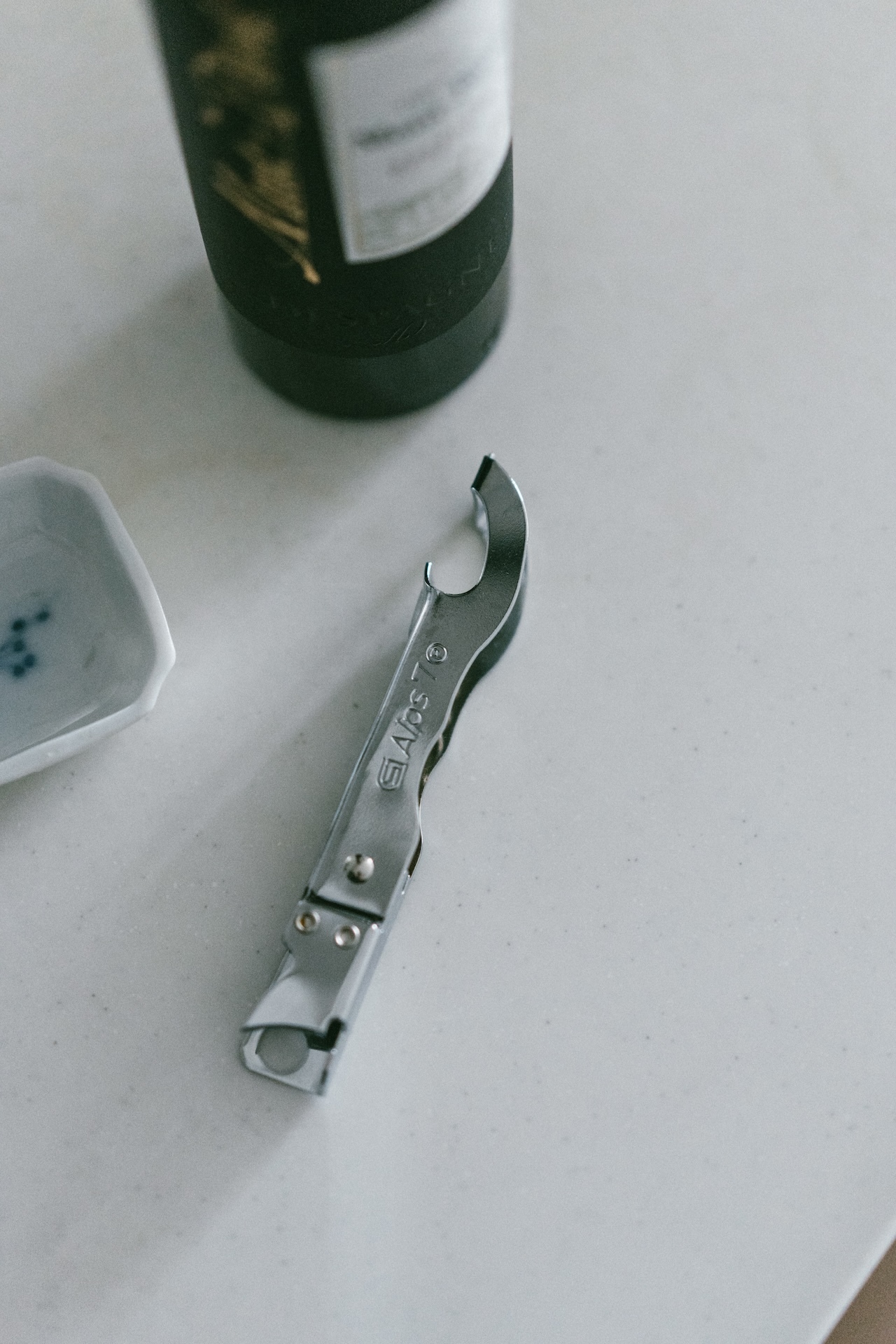 佐藤金屬 SALUS Alps Seven 日本製炭素鋼多功能三德軟木塞鑽／開罐／開瓶器（三合一開罐器）