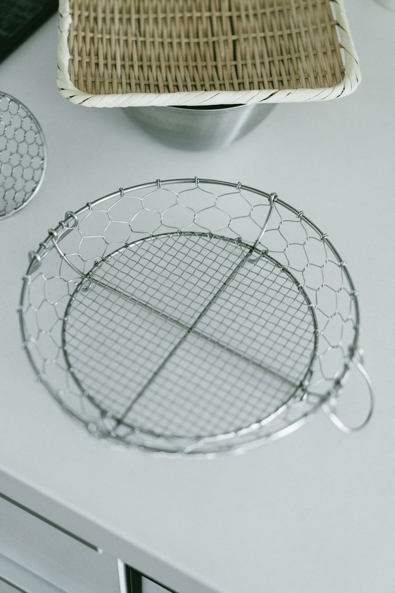 鳥井金網工芸 手編不鏽鋼經典龜甲紋把手足附蒸盤網籃