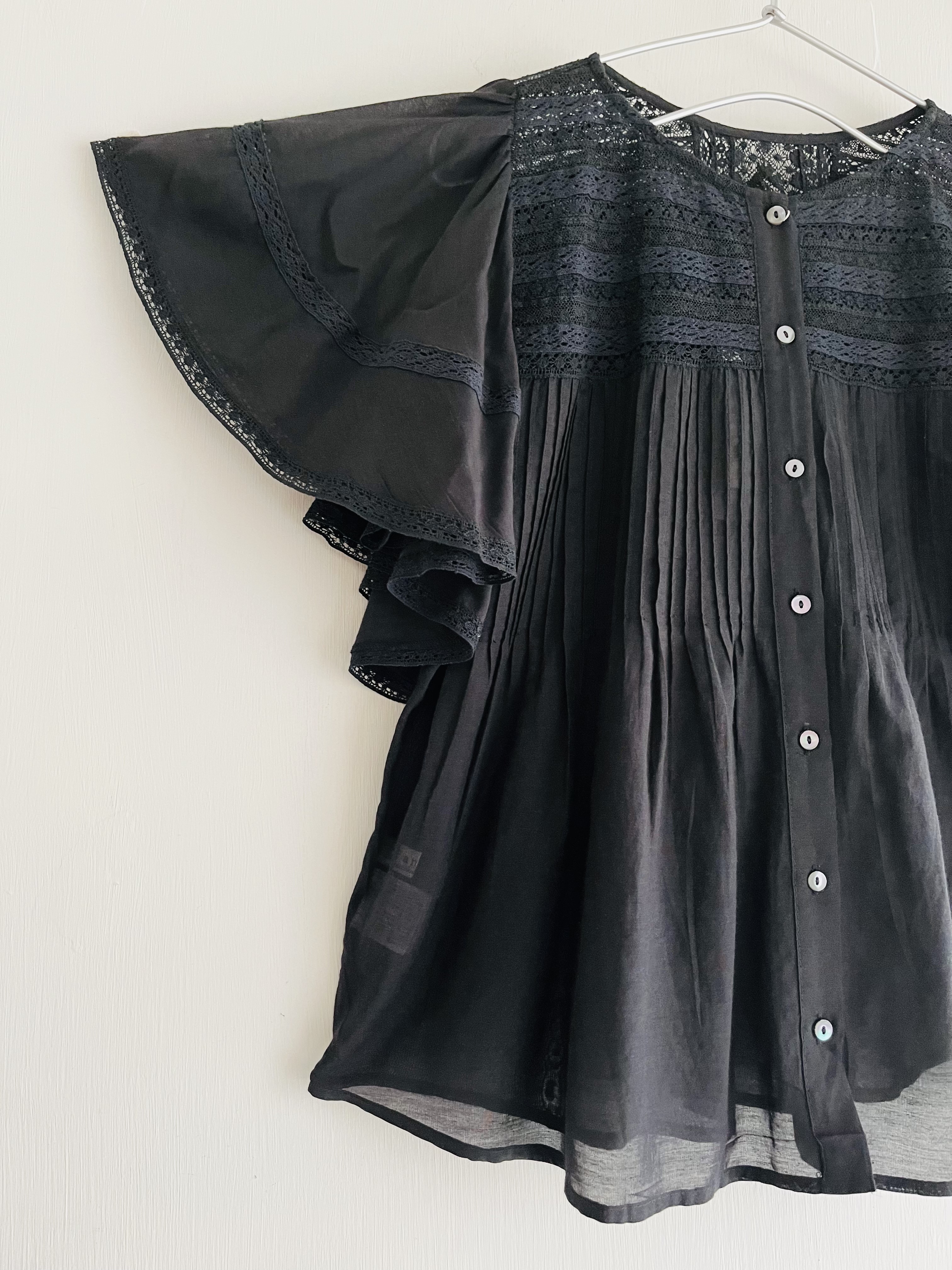 Fanaka黑色刺繡通花top