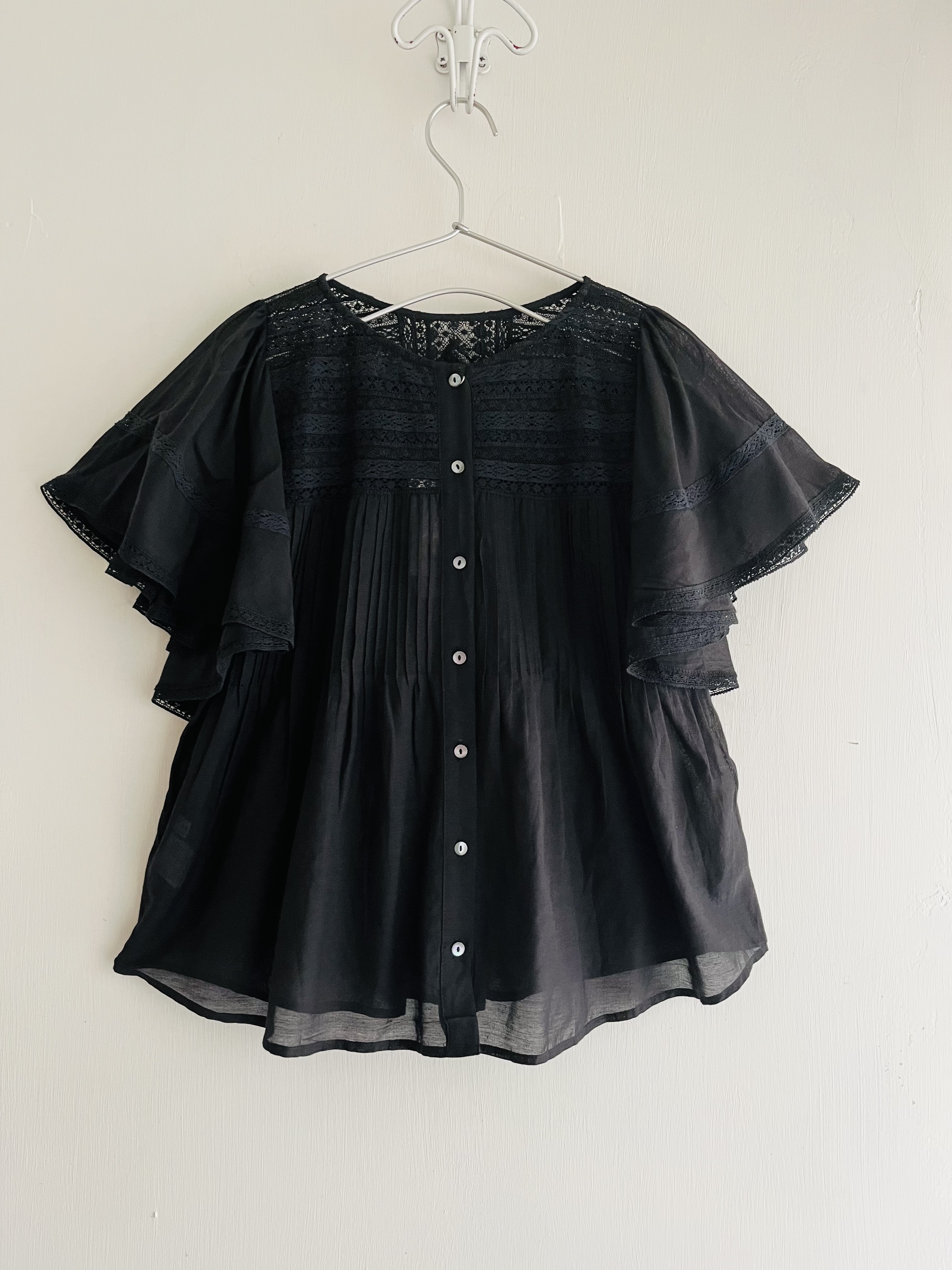 Fanaka黑色刺繡通花top