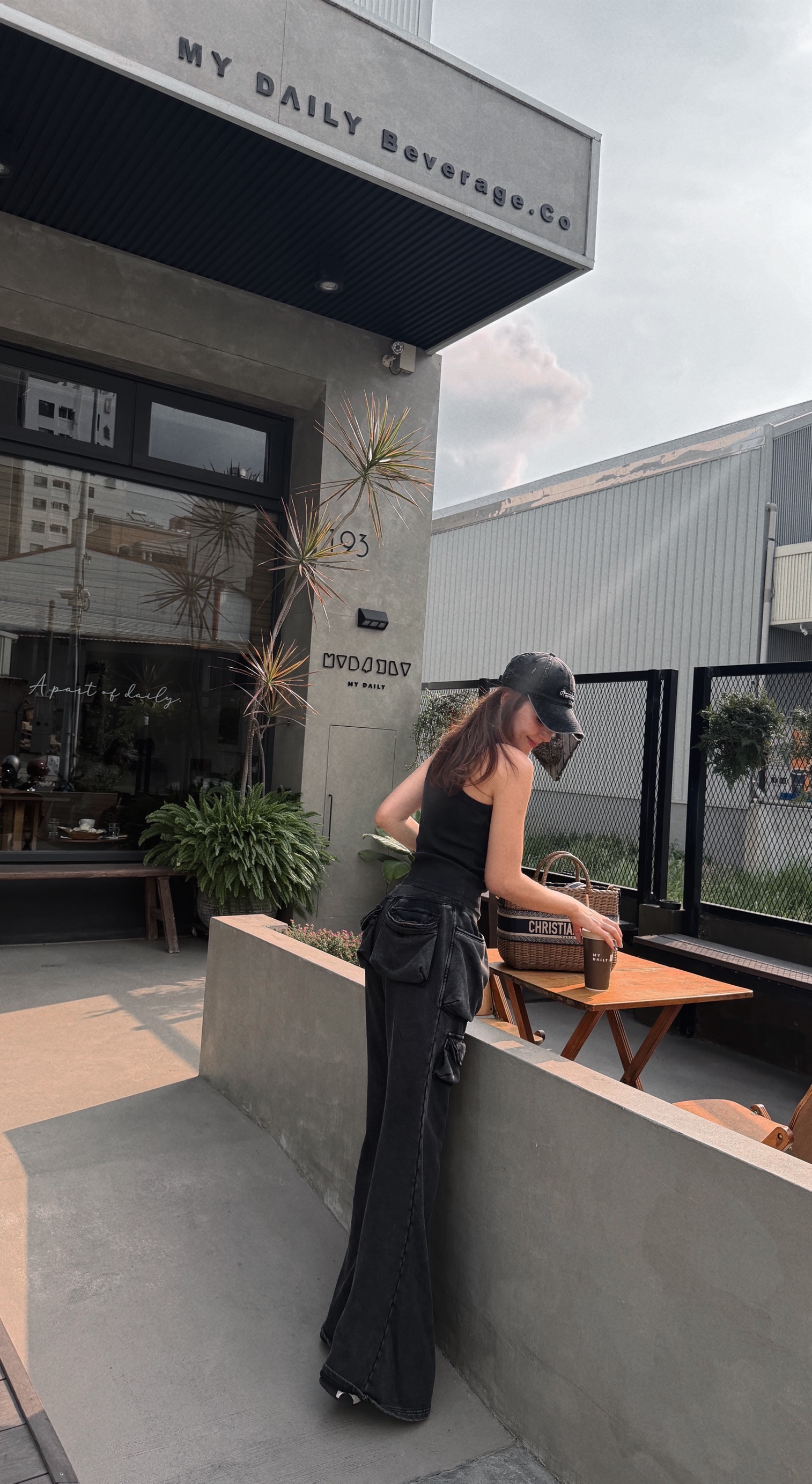 雙口袋工裝水洗棉喇叭褲