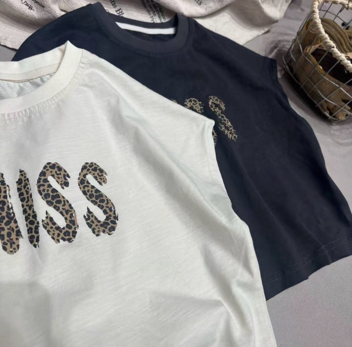 豹紋英字短袖上衣