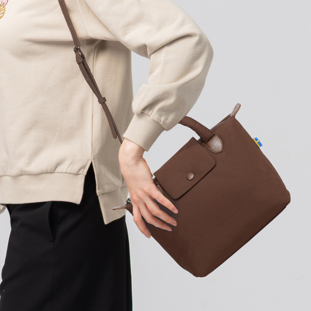 瑞典雲朵包系列｜防潑水 雲朵 水餃包(巧克力)M