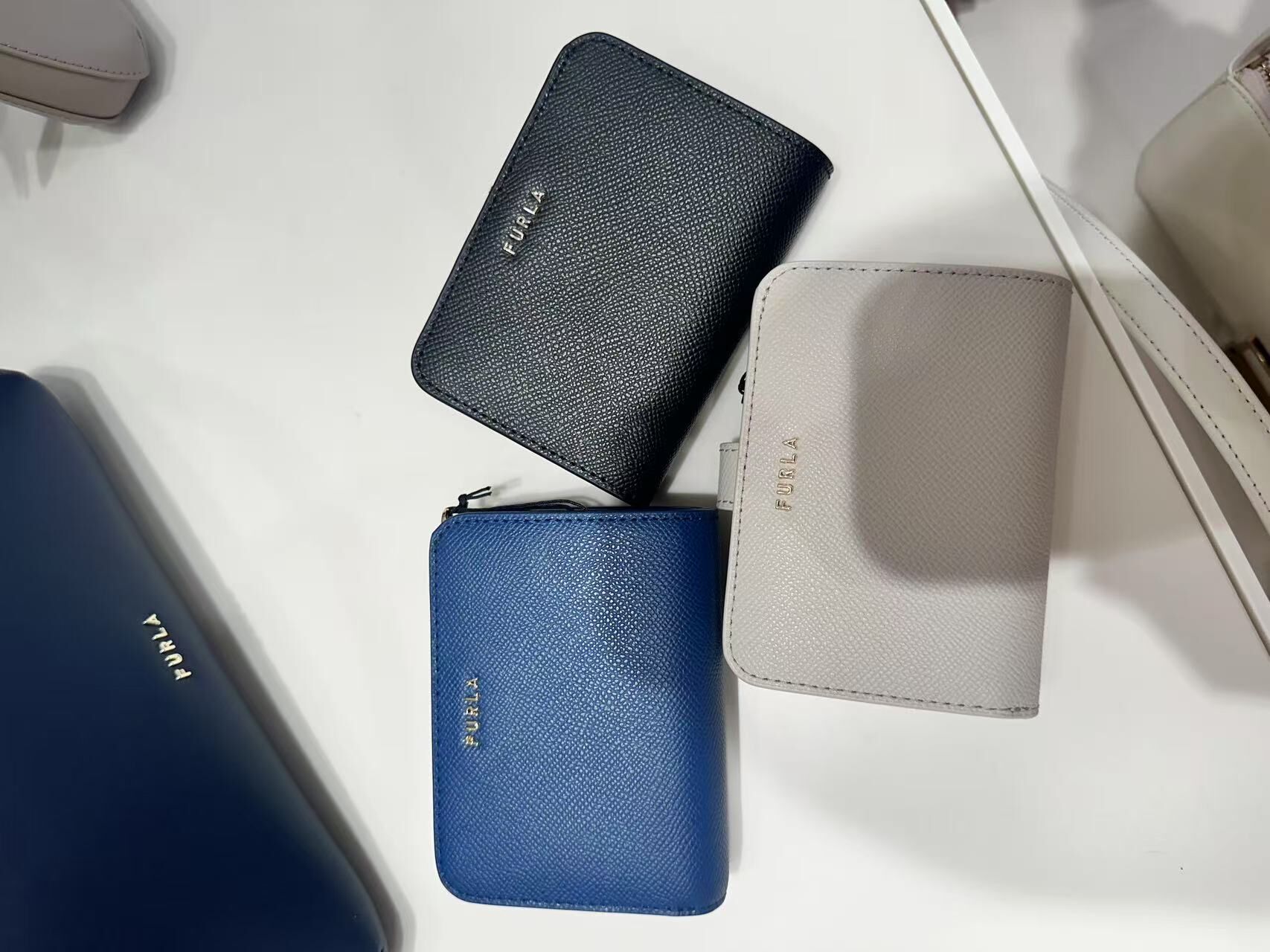 【預購】H032721  Furla Camelia 系列皮革短夾