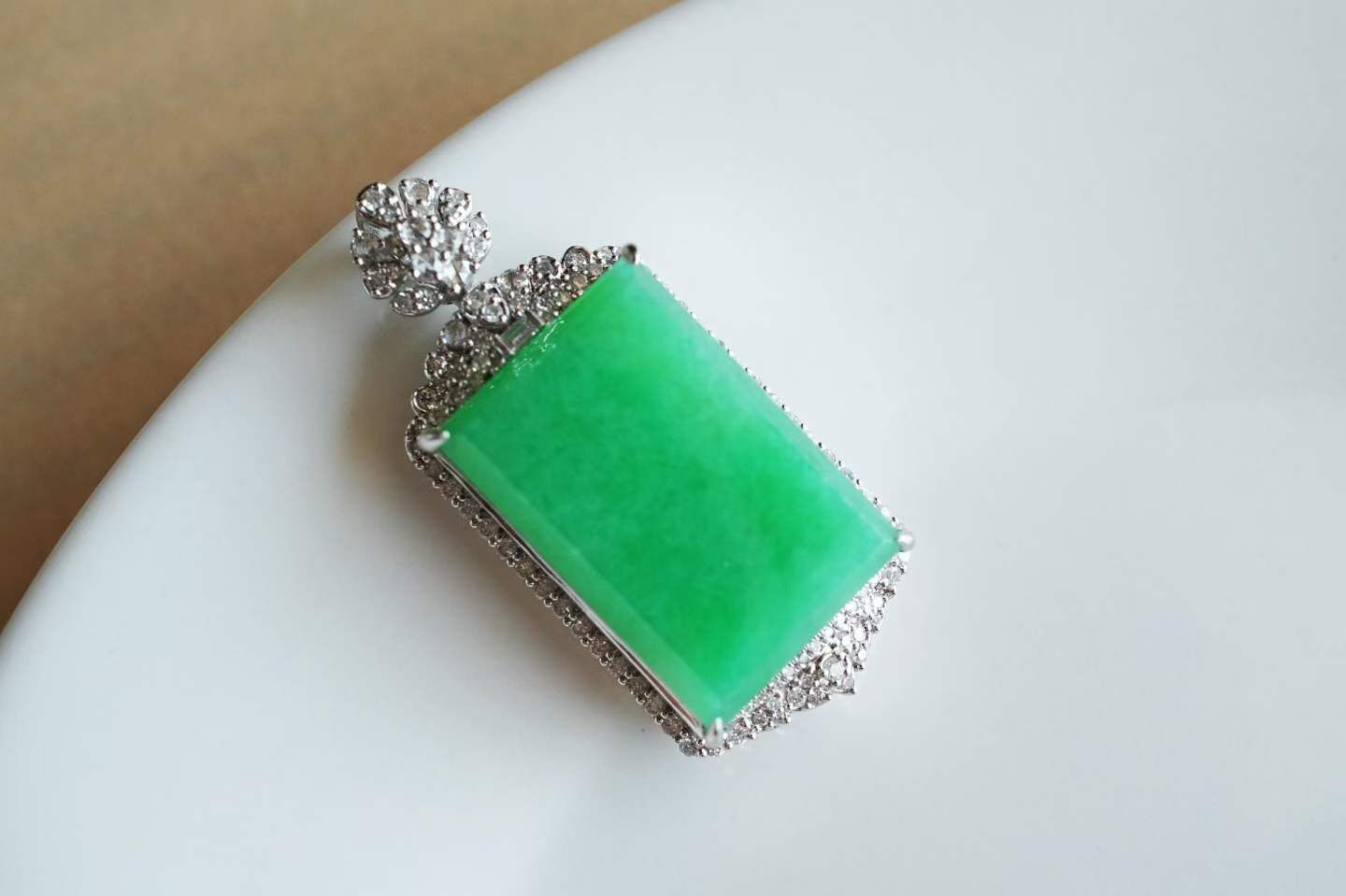 324821 翡翠緬料滿色無事牌吊墜