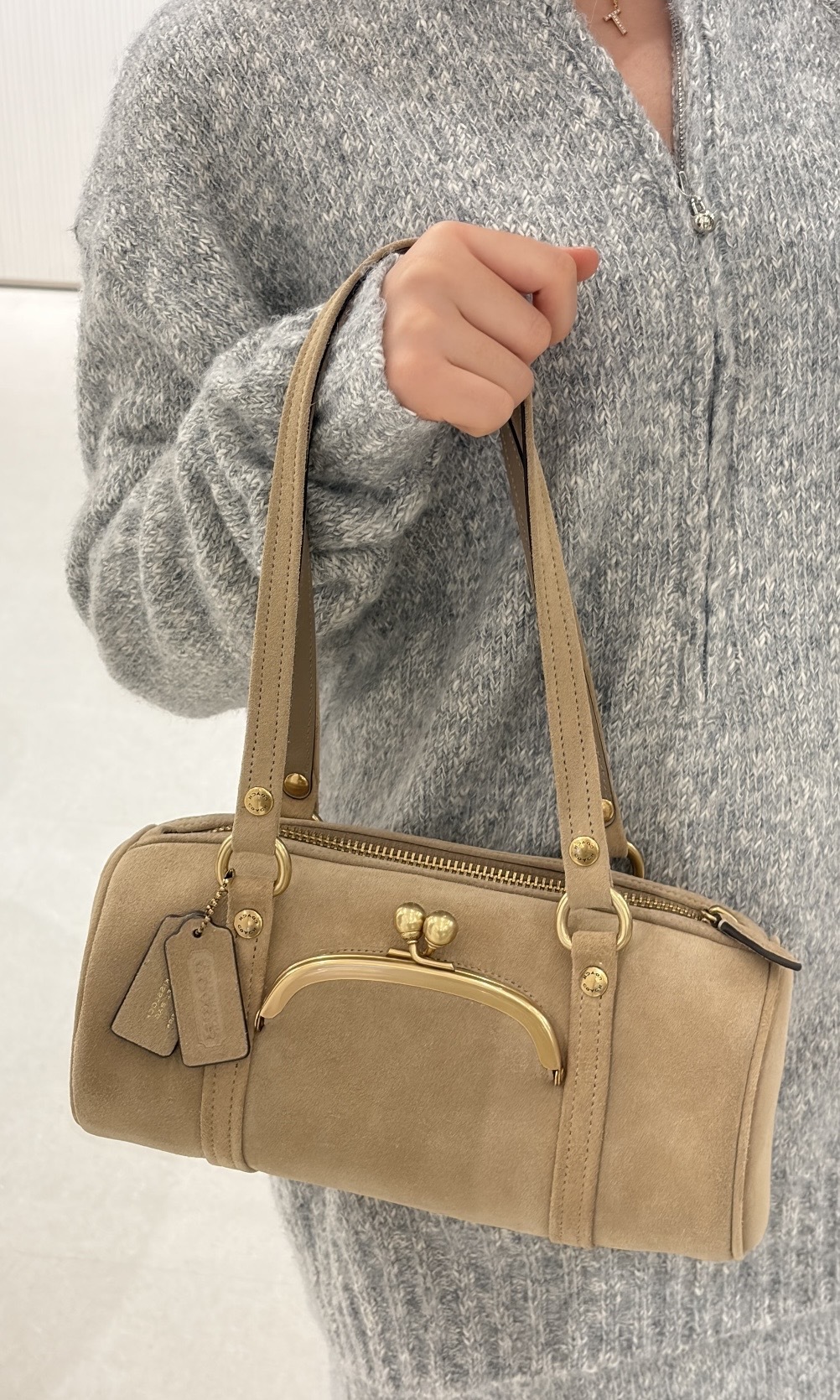 Coach Kisslock Barrel Bag 28 黃銅色(麂皮)