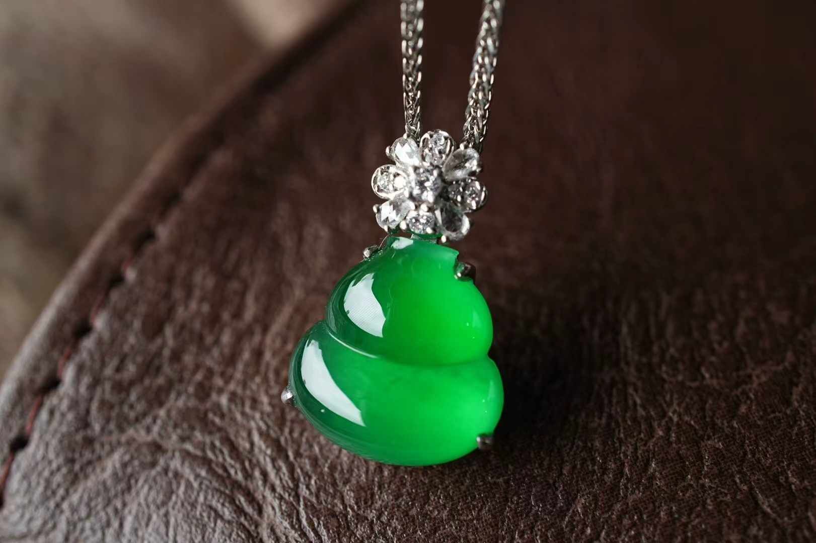 324848 翡翠高冰濃陽綠葫蘆吊墜