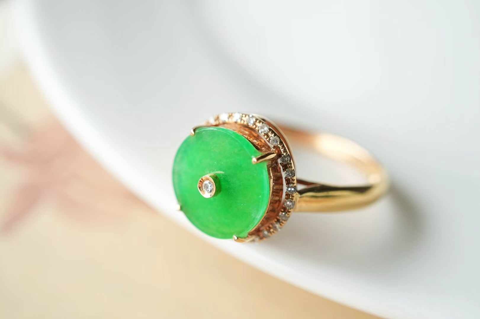 324850 翡翠緬料正陽綠平安扣戒指