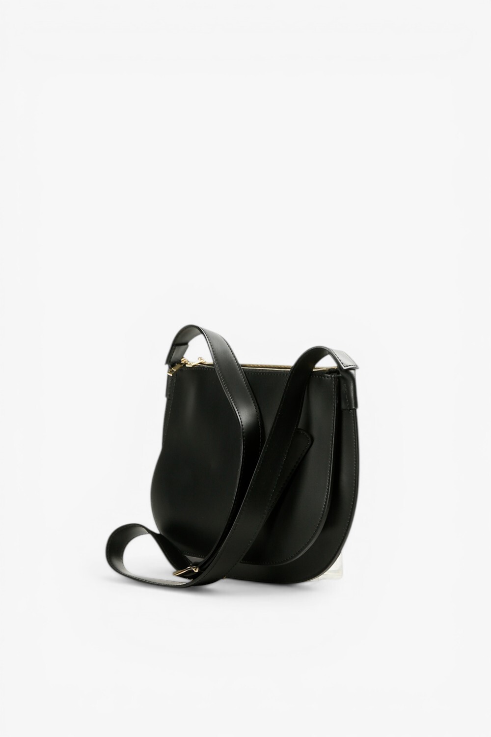 Bolla 極簡牛皮斜背半月包  黑色