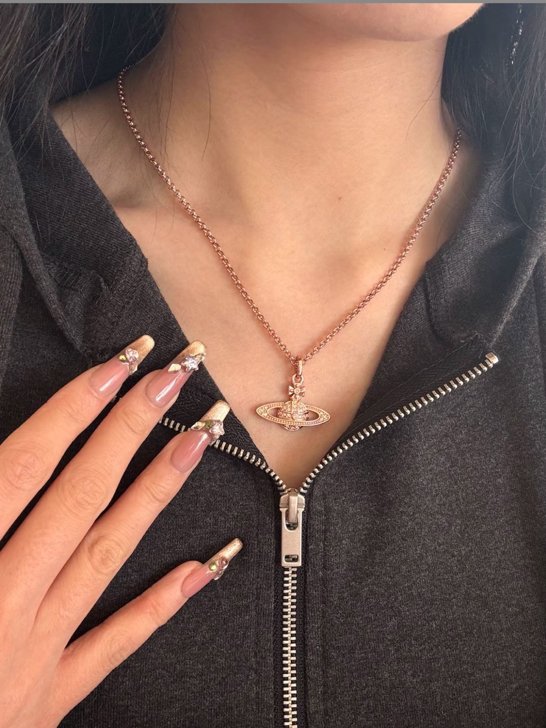 西太后 MINI BAS RELIEF PENDANT 星球浮雕 玫瑰金色 項鍊