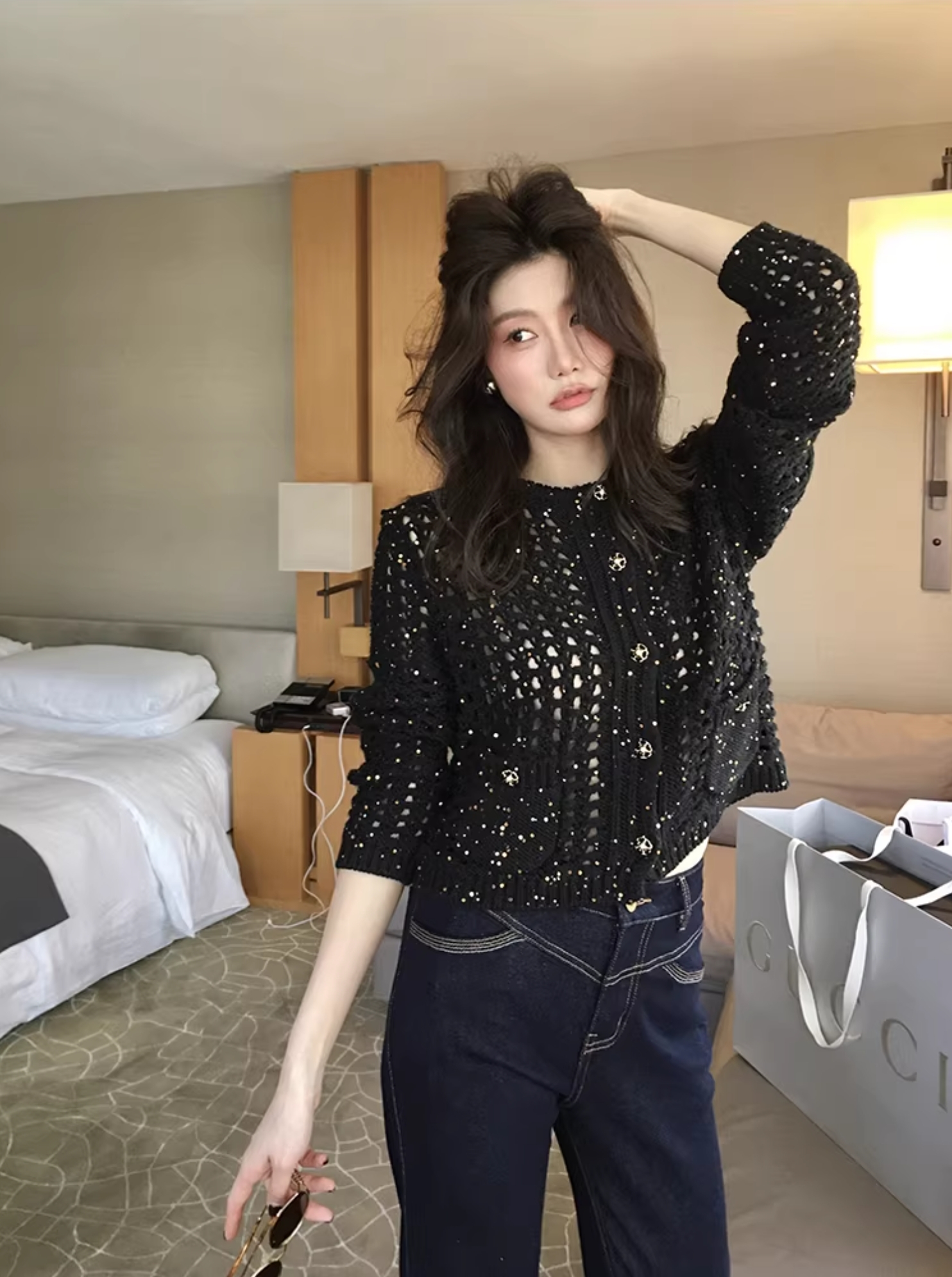 閃閃亮鑽排釦圓領洞洞針織上衣罩衫-S-L / 2色 (Elegant & Love)