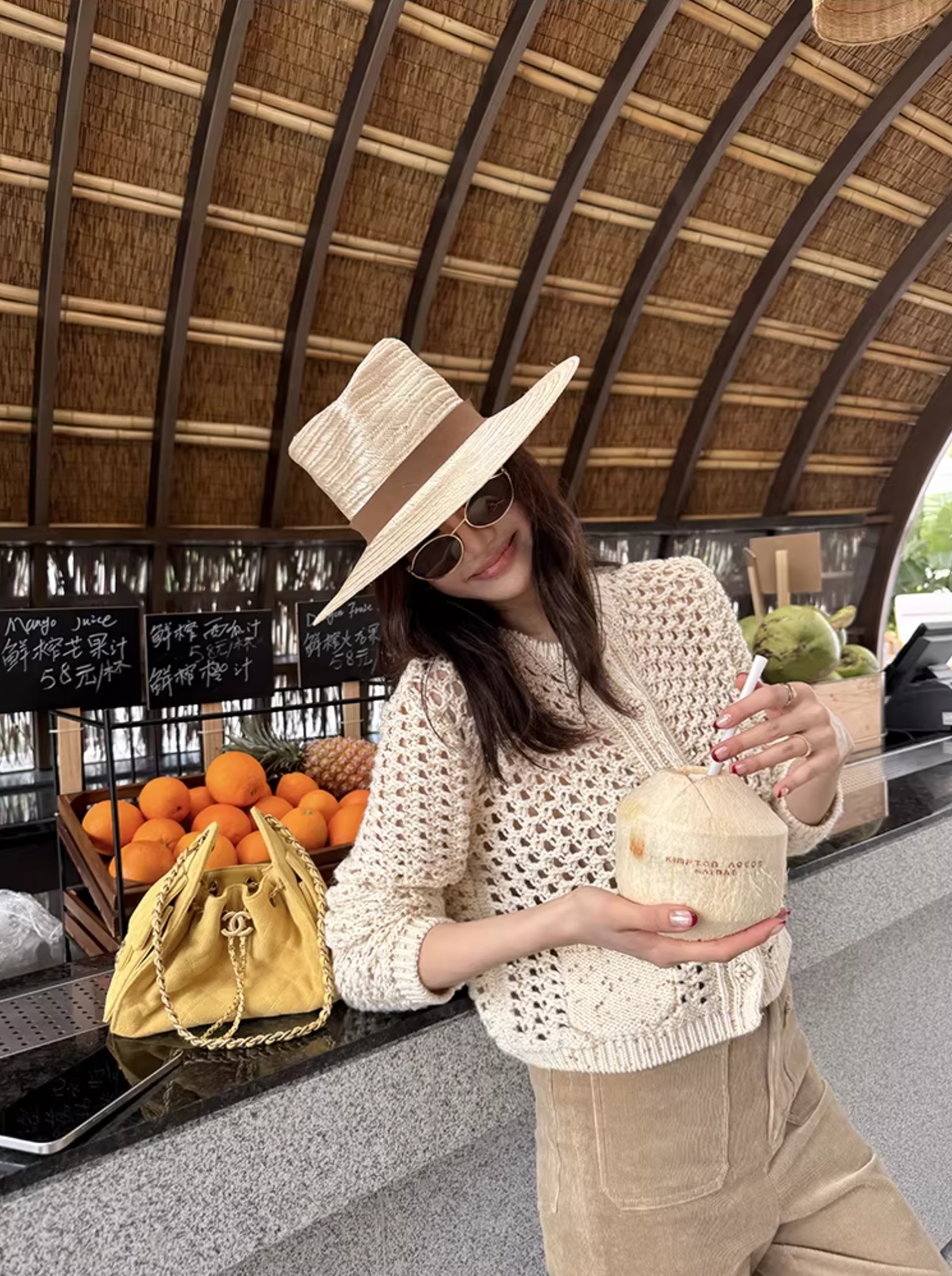 閃閃亮鑽排釦圓領洞洞針織上衣罩衫-S-L / 2色 (Elegant & Love)