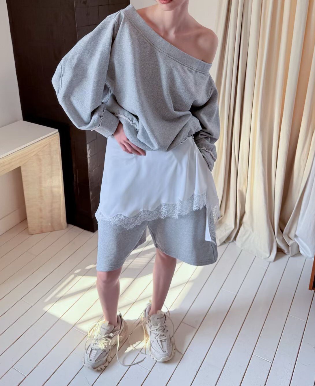 斜下擺蕾絲邊造型裙