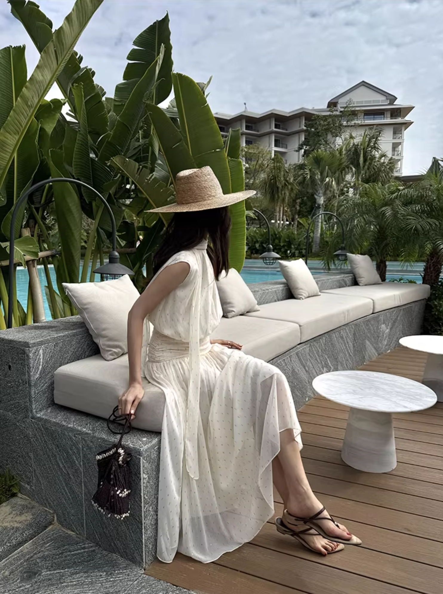 雲朵白浪漫領巾收腰圖騰傘擺長洋裝-S-XL (Elegant & Love)