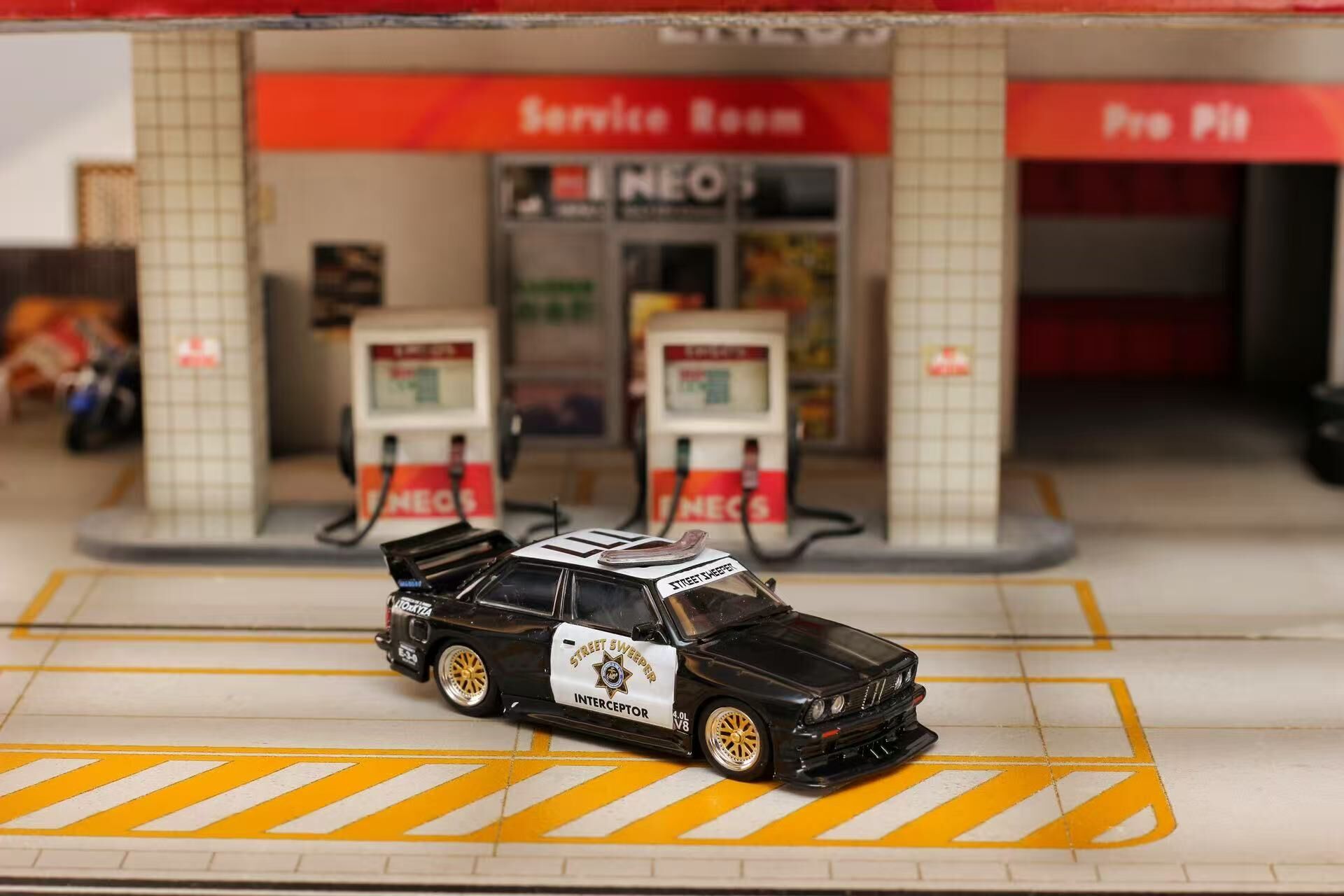 PO-$140 * STREET WEAPON * 1:64 BMW E30 LIVE TO OFFEND LTO POLICE