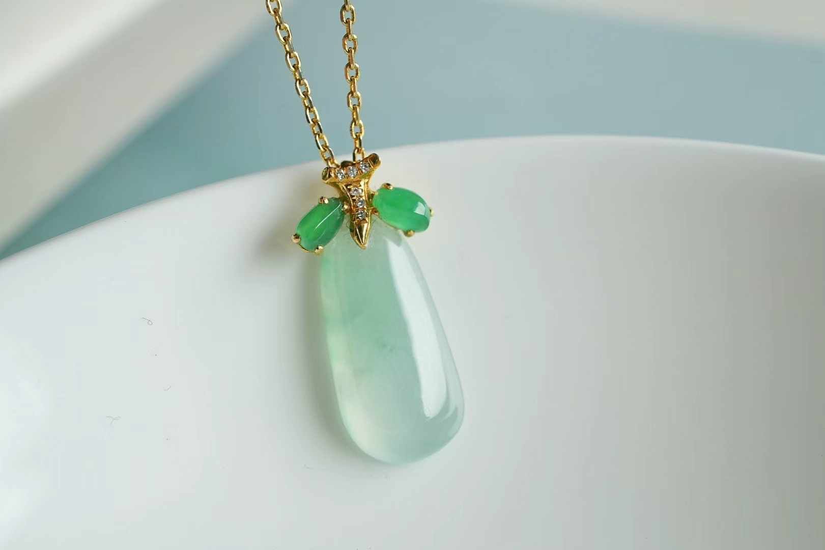 324854 翡翠高冰種飄綠福瓜吊墜