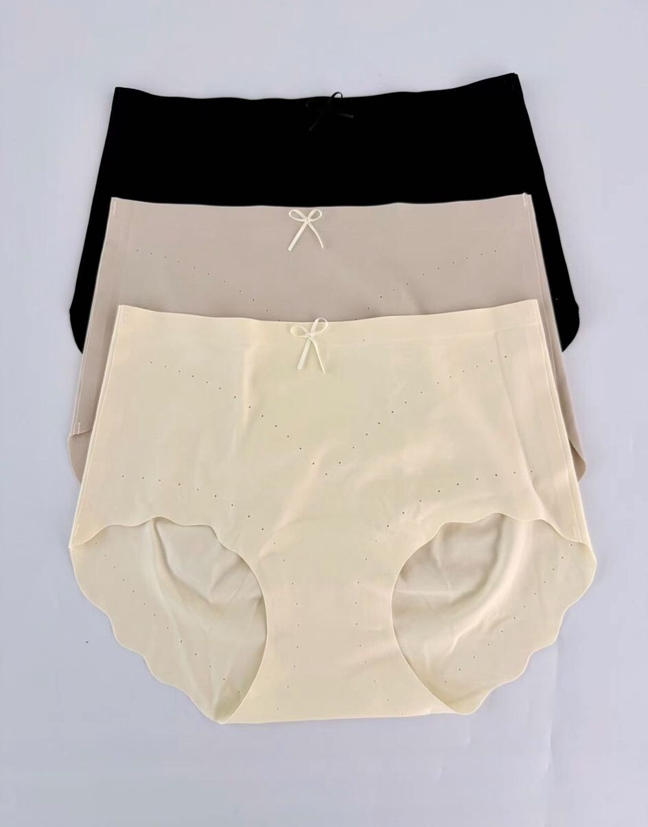 HH84  天絲無痕內褲 FREE SIZE $369 （一套3條）
