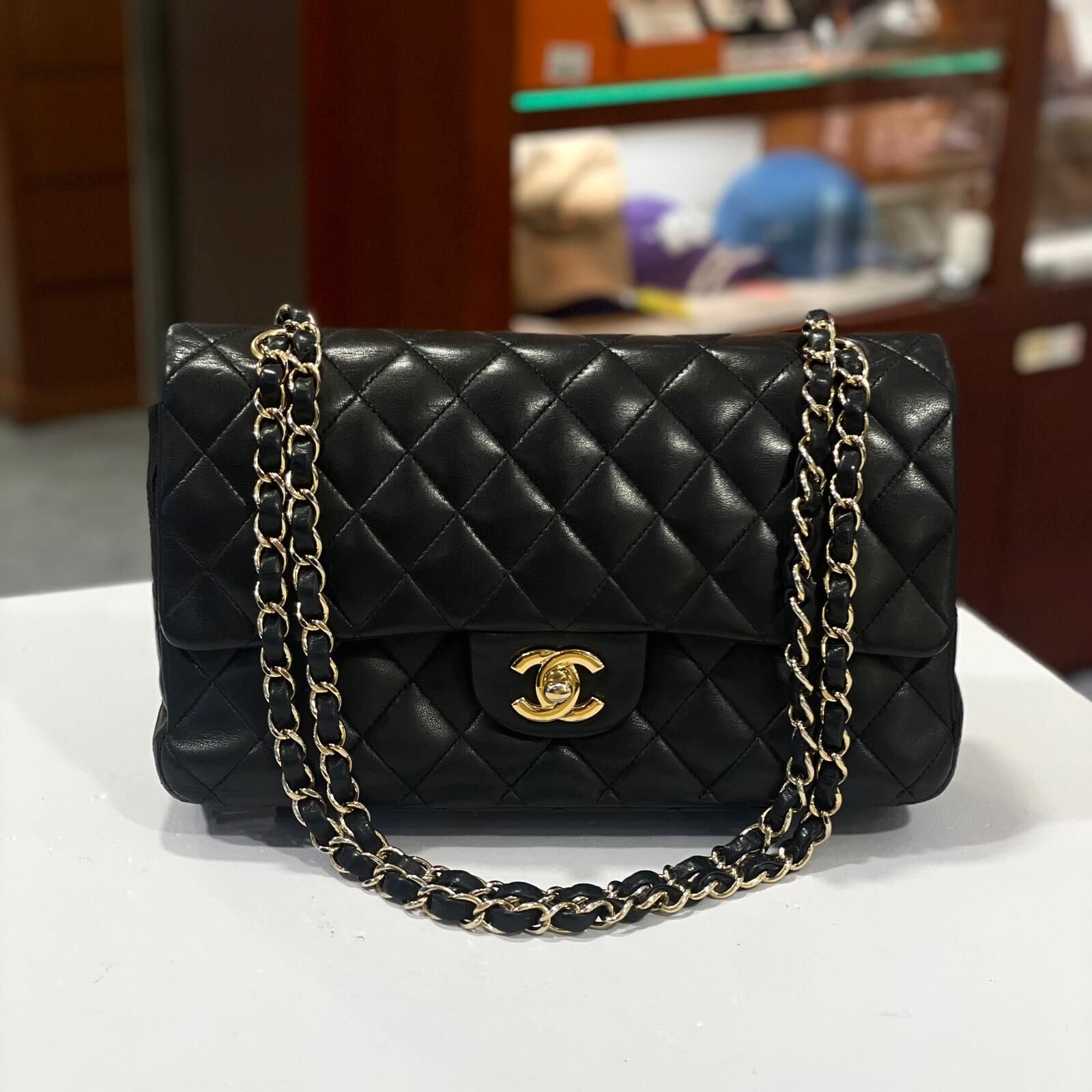 90%NEW二手CHANEL CLASSIC FLAT BAG, CF26, CF25, A01112,香奈兒經典鏈袋,黑色羊皮金扣,@134開 #兩年免費保養 #香榭站正品