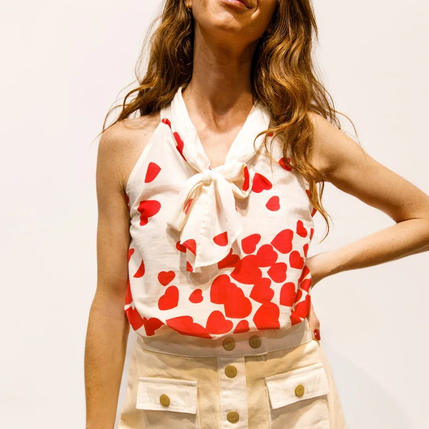 1BB0327-047 [BRIGITTE BARDOT] Flirt Hearts Print Top with Knotted Collar White #202610800 (EU)