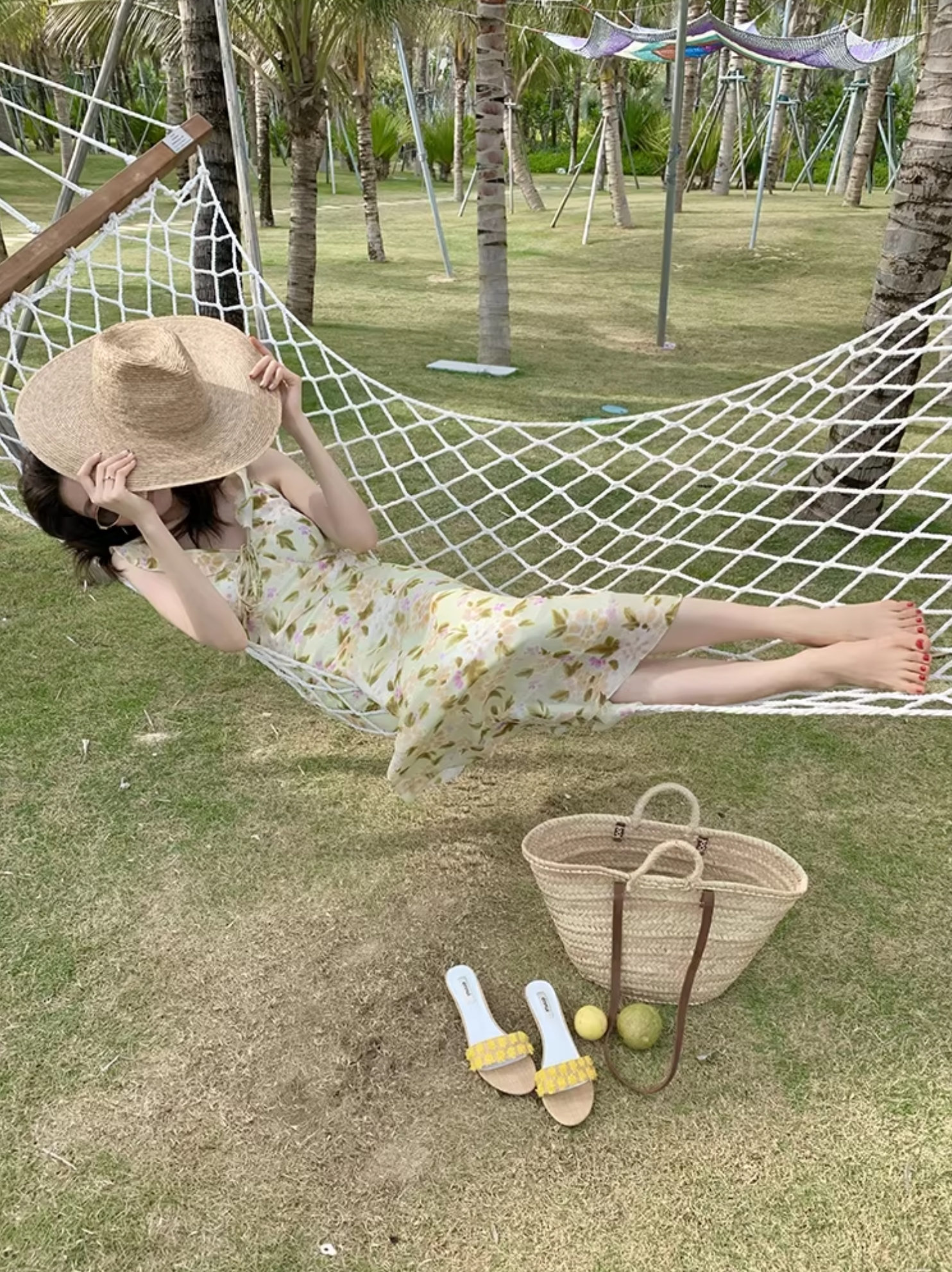 檸檬黃花朵V領綁帶蝴蝶結度假長洋裝-S-XL (Elegant & Love)