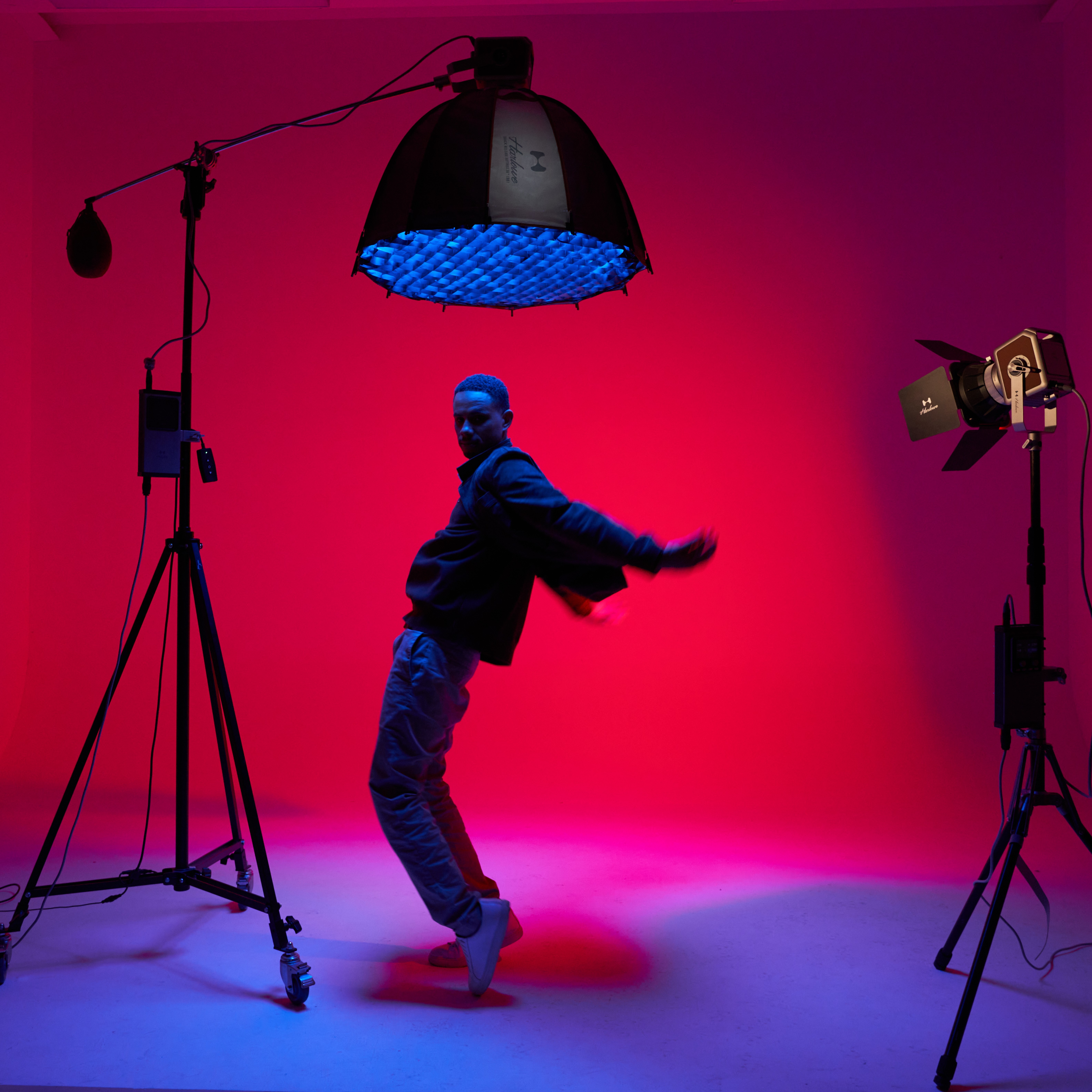 Harlowe Pro 300 Spectra 全彩RGBWW電影級攝影燈