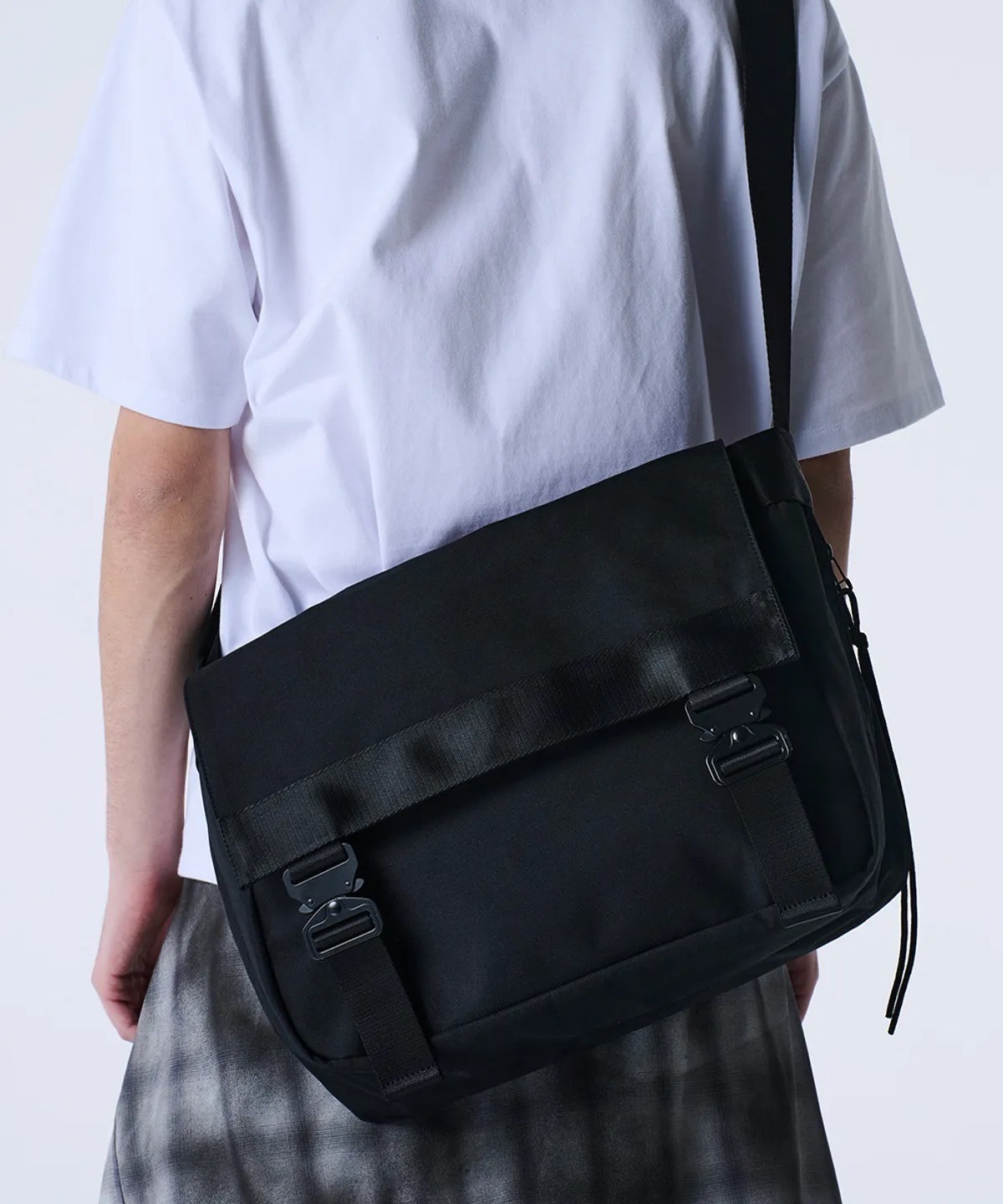 MAISON MINED TWO BUCKLE MESSENGER BAG