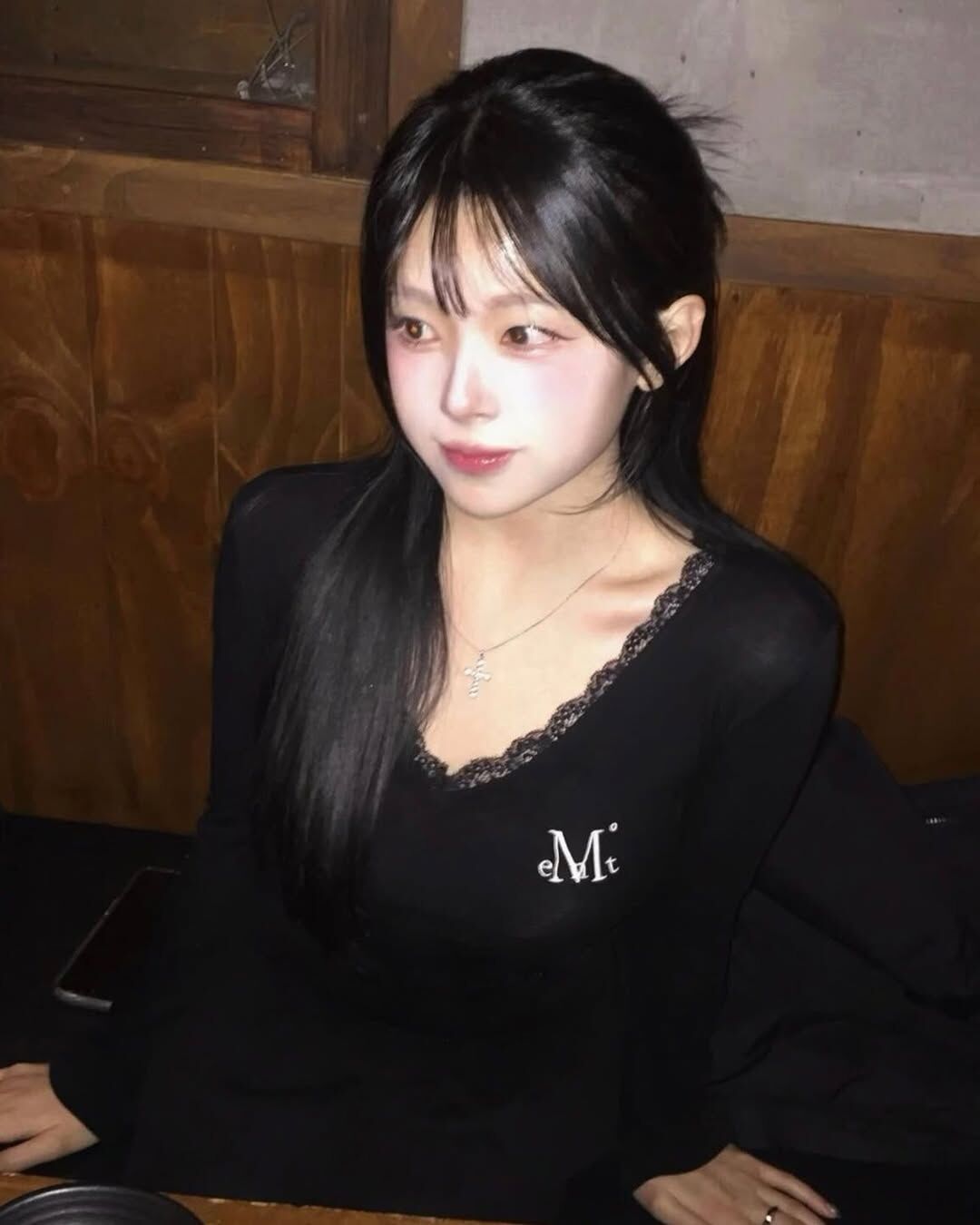 🇰🇷韓國 MUCENT 經典Logo 蕾絲V領長袖上衣(3colors)