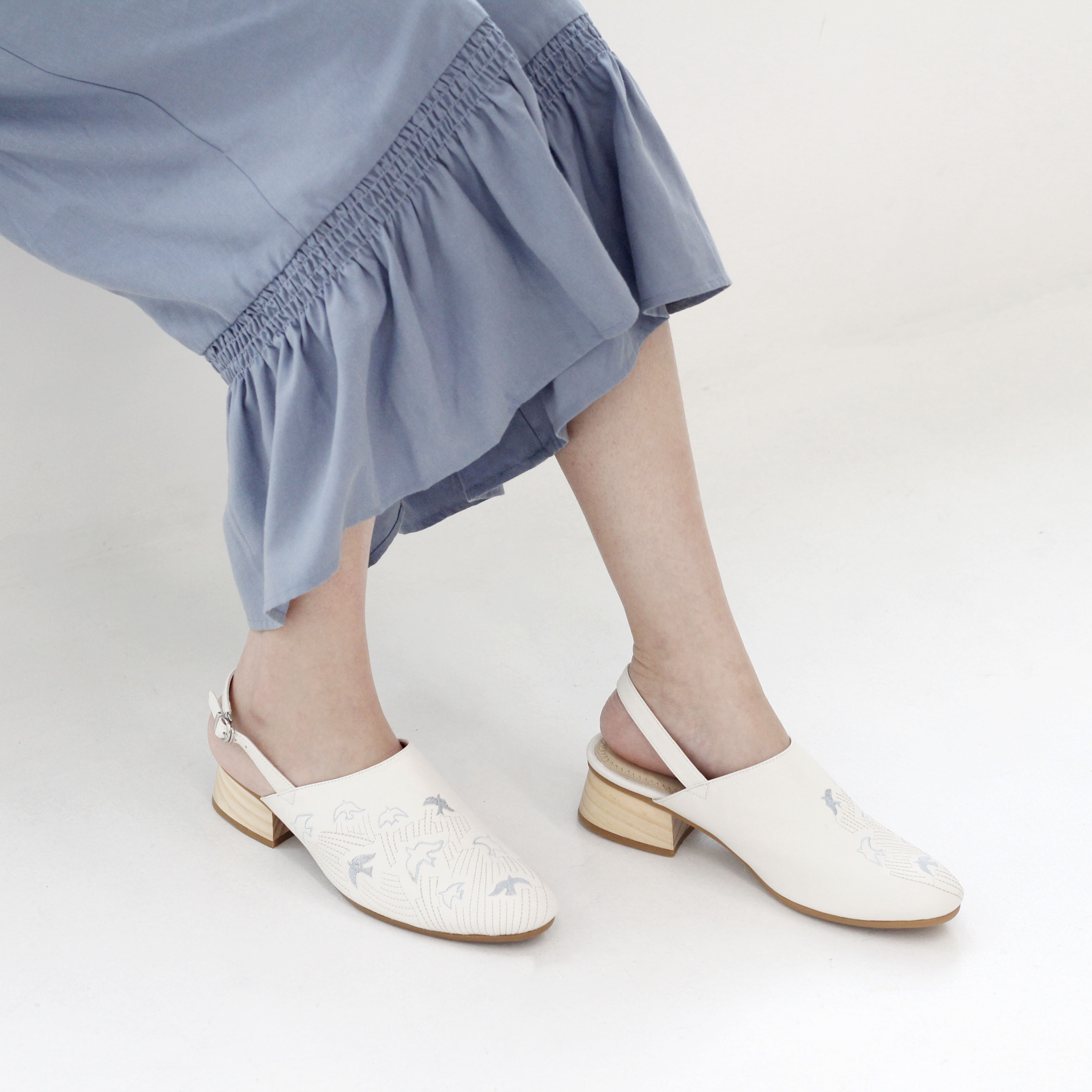 刺繡木跟穆勒鞋｜自由飛翔(雲朵白)