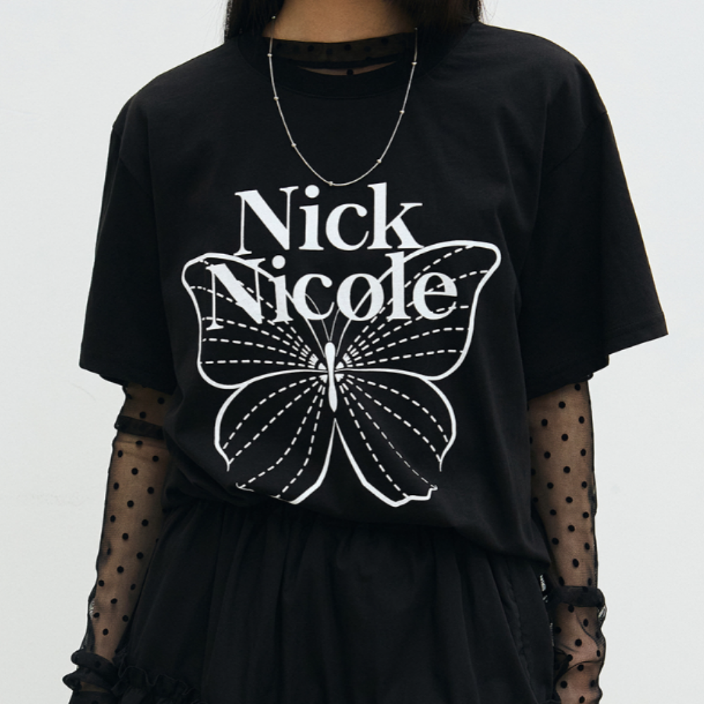 KOR-CCG0327-302 BIG BUTTERFLY SLEEVE TOP_BLACK WHITE (A2)