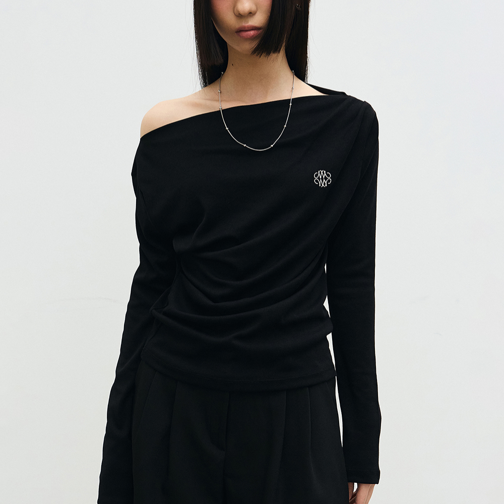 KOR-CCG0327-339 SHIRRING DRAPE BOAT NECK TOP_BLACK (A39)