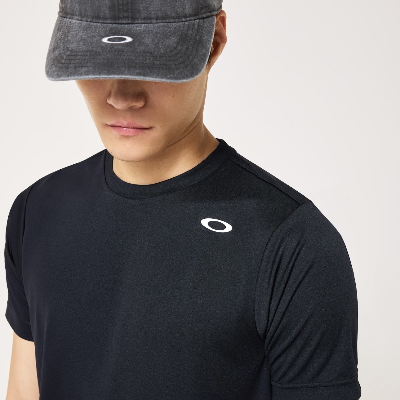 OAKLEY 全黑 抗菌防臭 小LOGO 訓練短袖 上衣 FOA409006-021