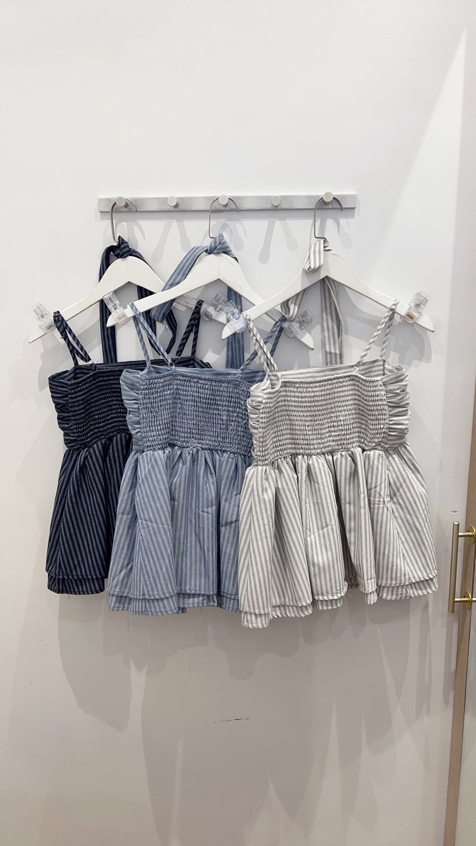 條紋胸抓皺附綁帶背心