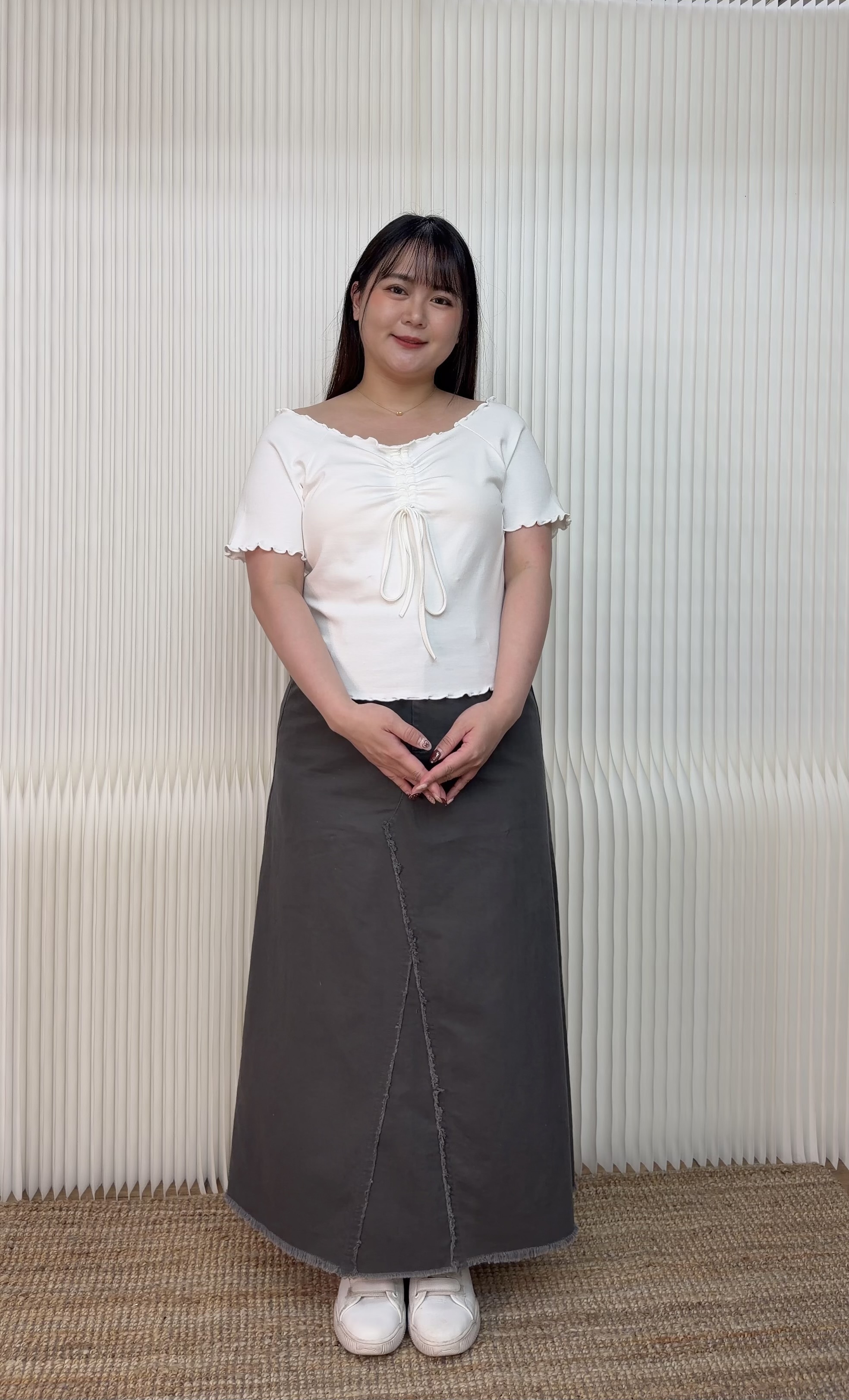 210.抽繩捲邊上衣