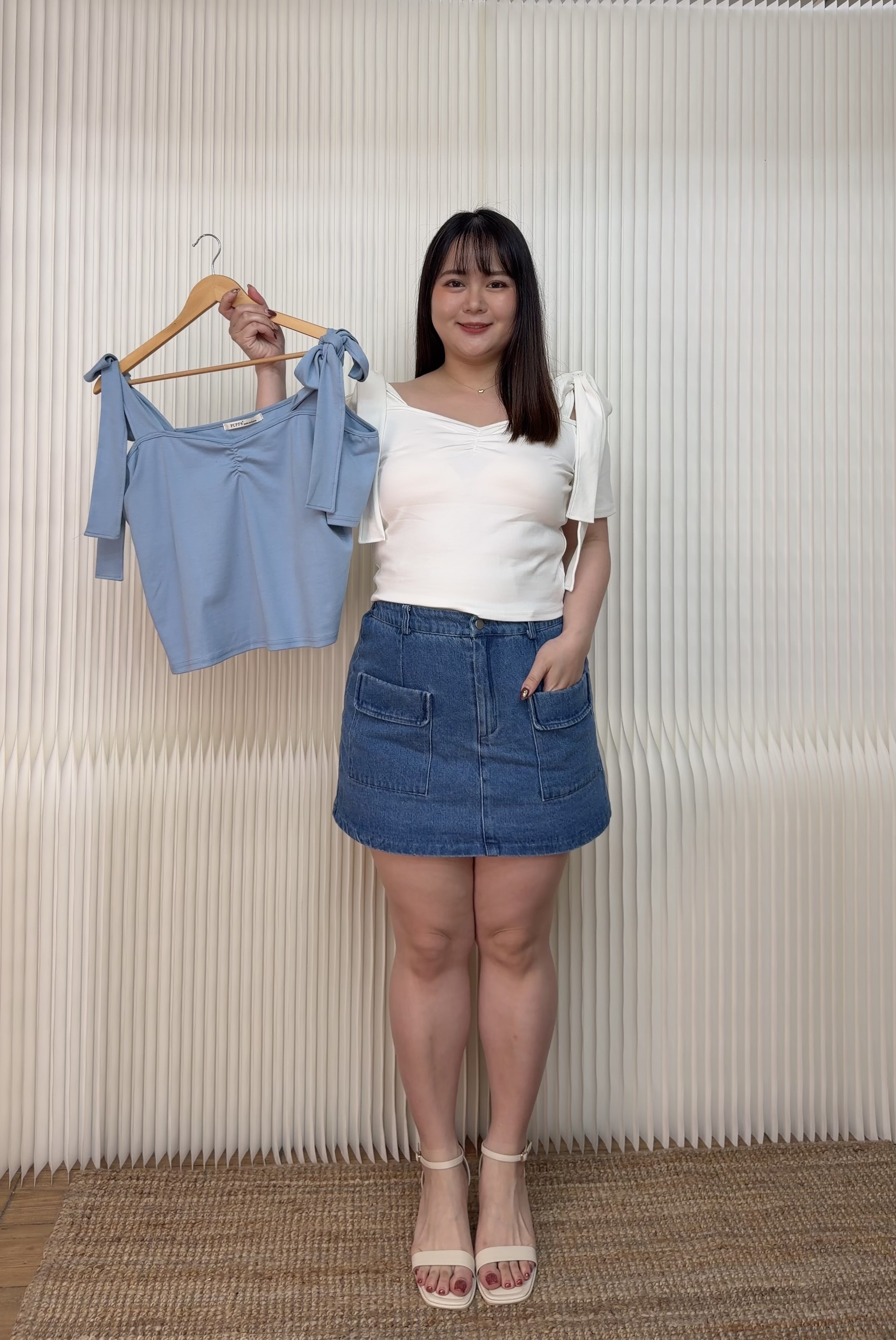 203.蝴蝶結肩帶上衣