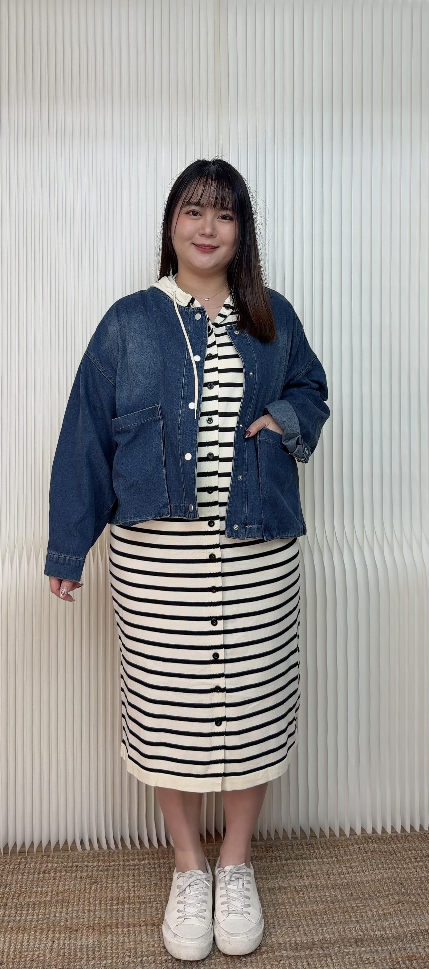 219.深色圓領牛仔外套