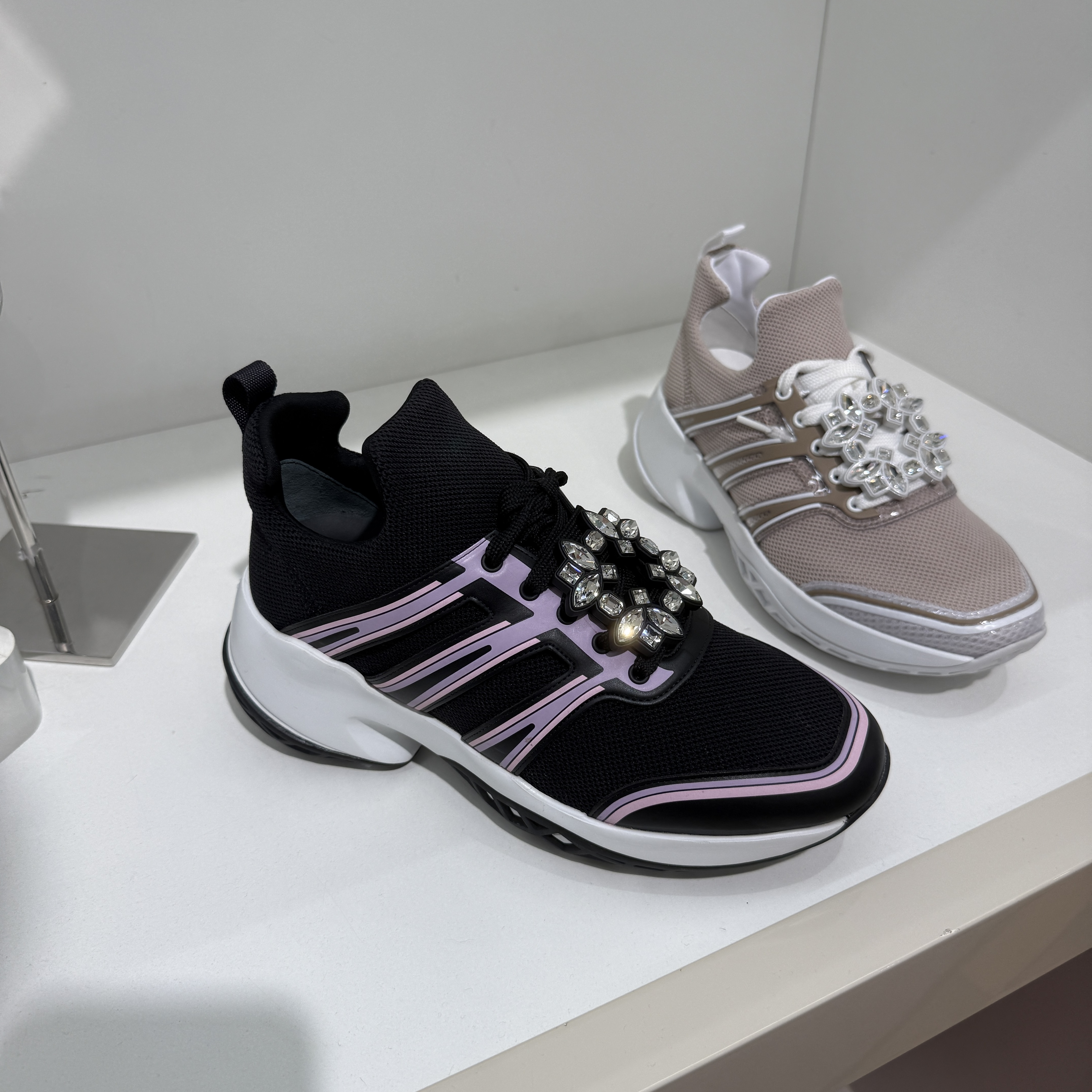 Roger Vivier RV viv run strass tech sneakers black